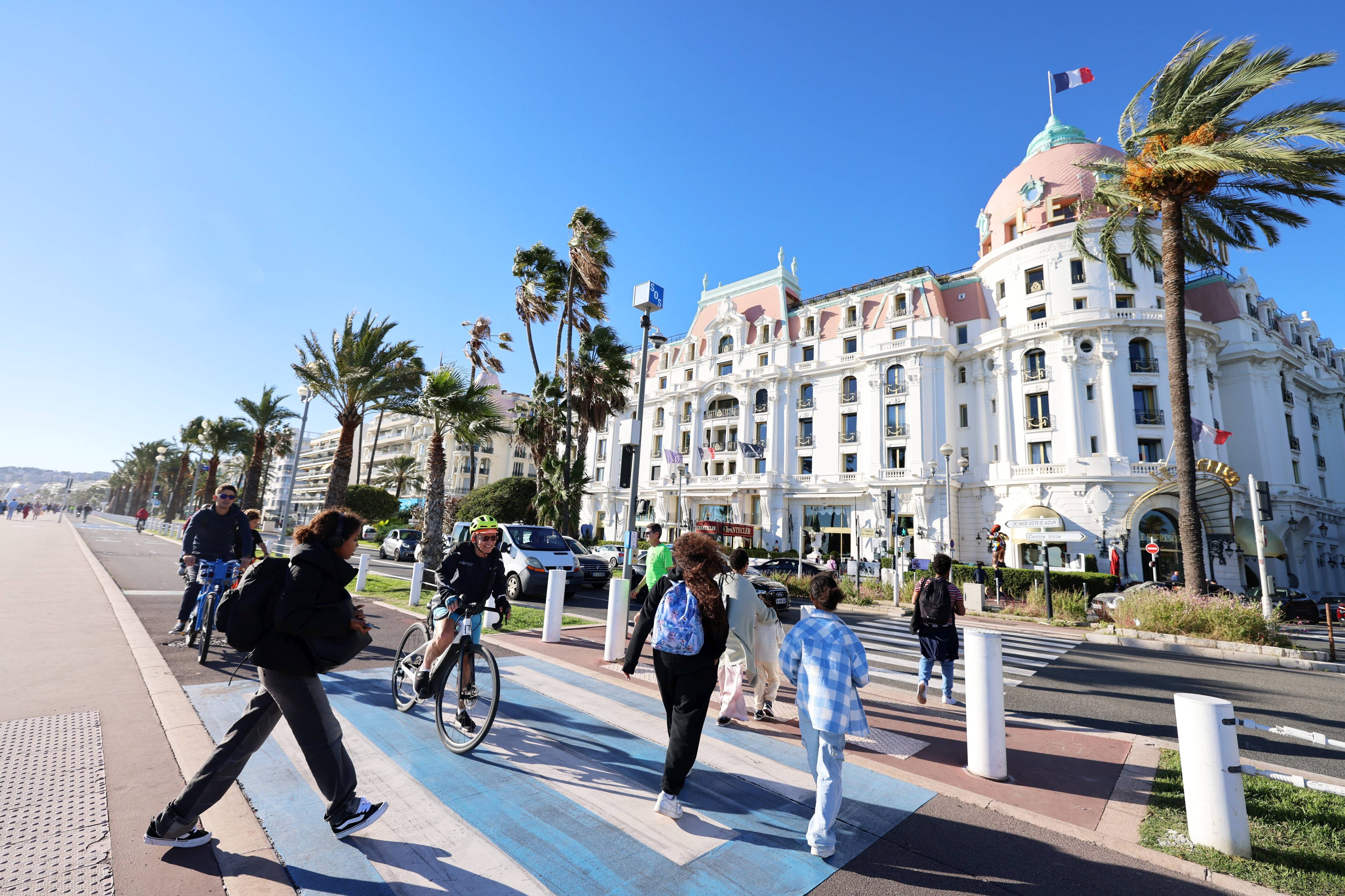 À Nice, 30 passages pour protéger les piétons des deux-roues sur la promenade des Anglais et éviter les accidents mortels