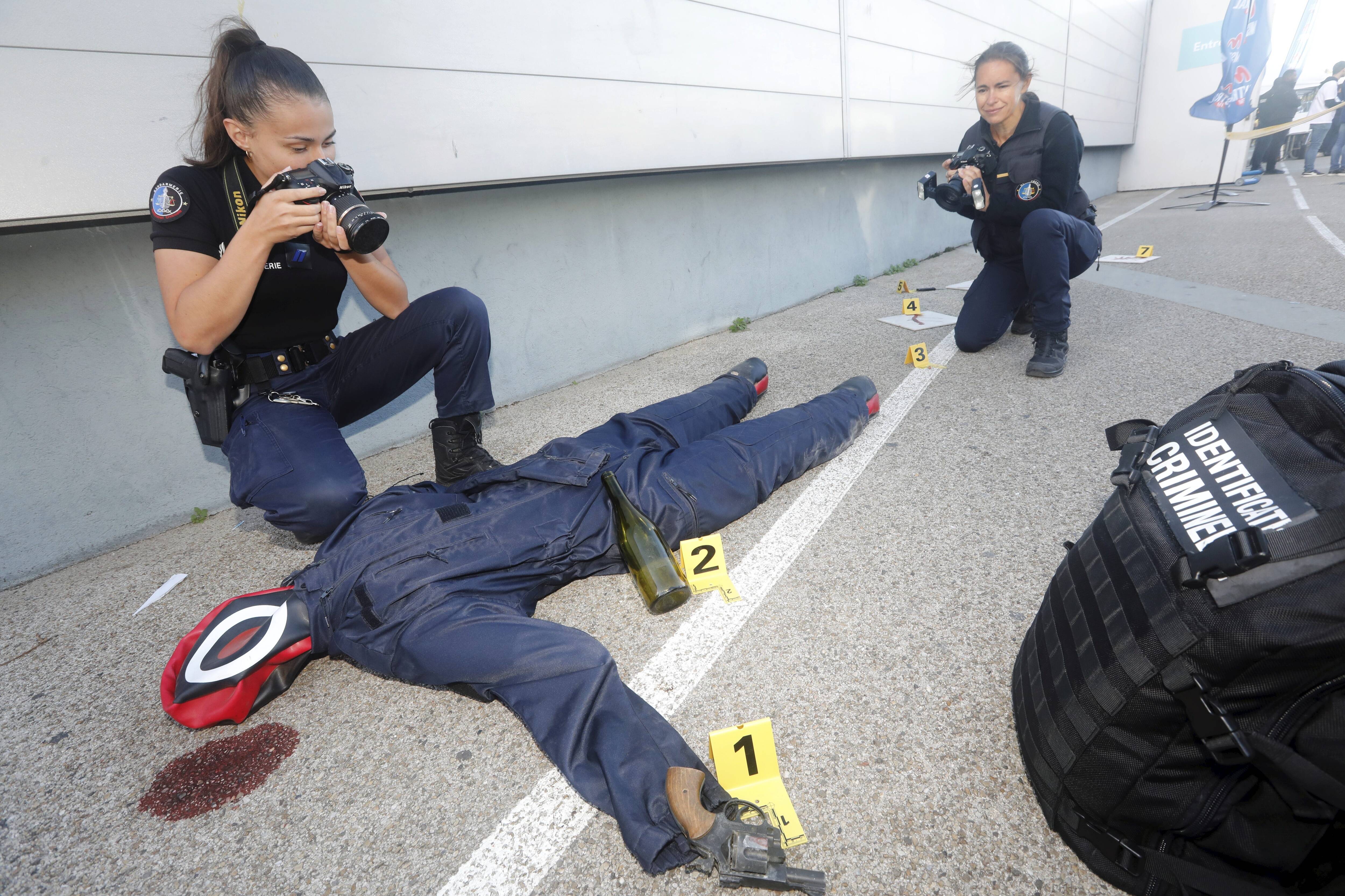 Pilote d'aéronef, conducteur de blindé, plongeur démineur... On a sélectionné 5 métiers qui recrutent au Toulon Défense Event