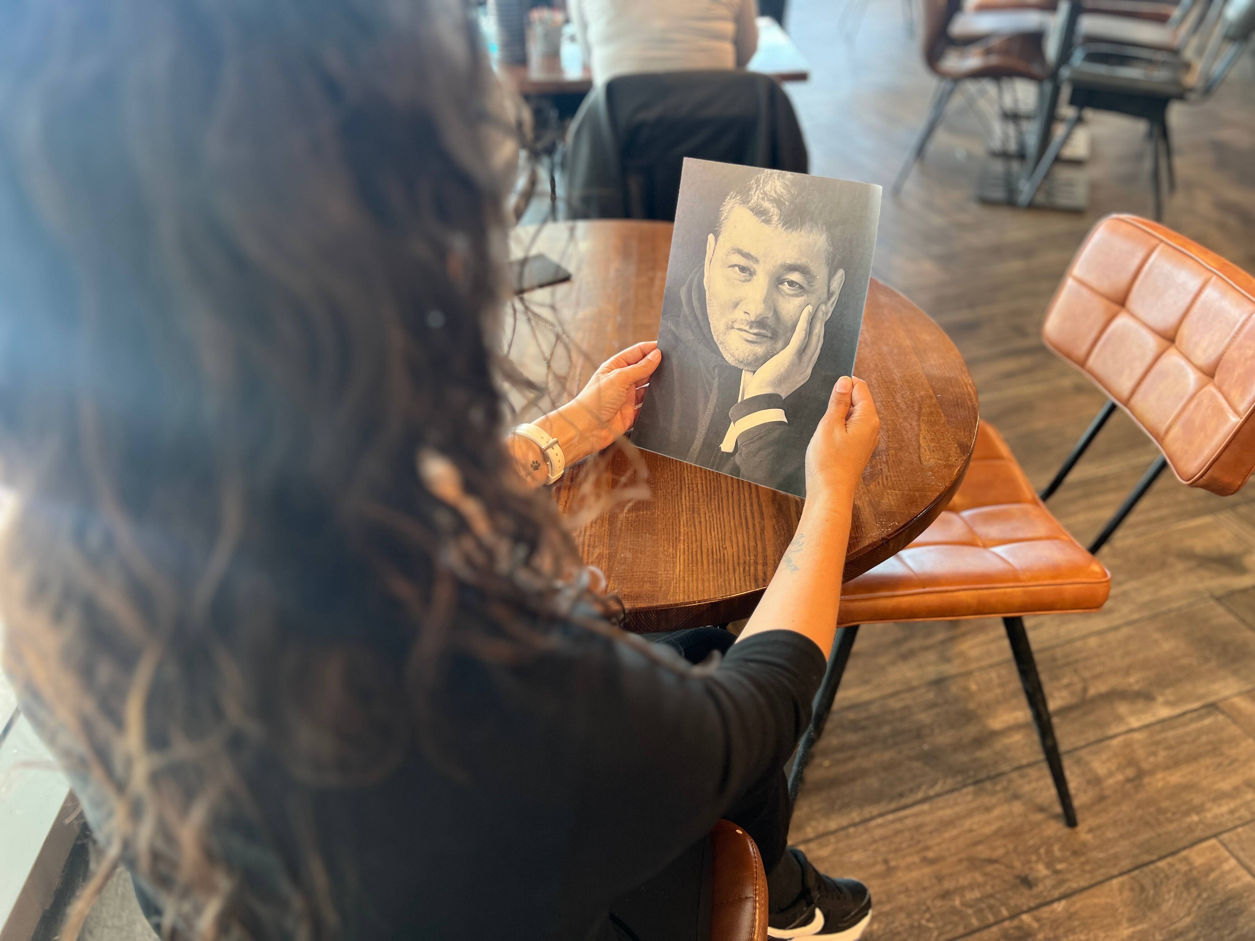 Un après la mystérieuse mort d'un homme dans une cage d'ascenseur à Nice, on fait le point