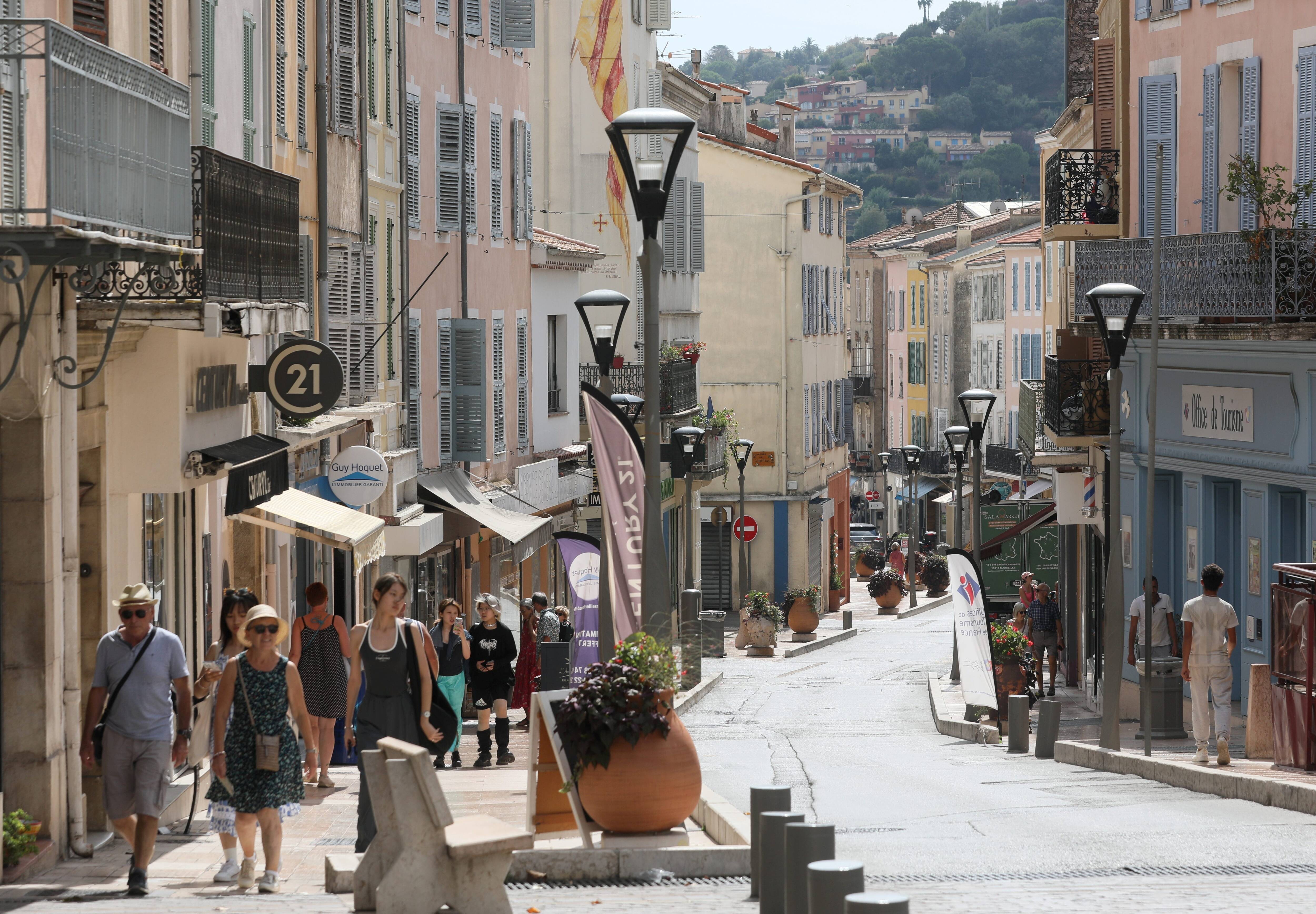 "Il faudrait un maire qui aime la ville plus que son nombril": quel état d'esprit à 10 jours de l'élection municipale partielle à Vallauris?