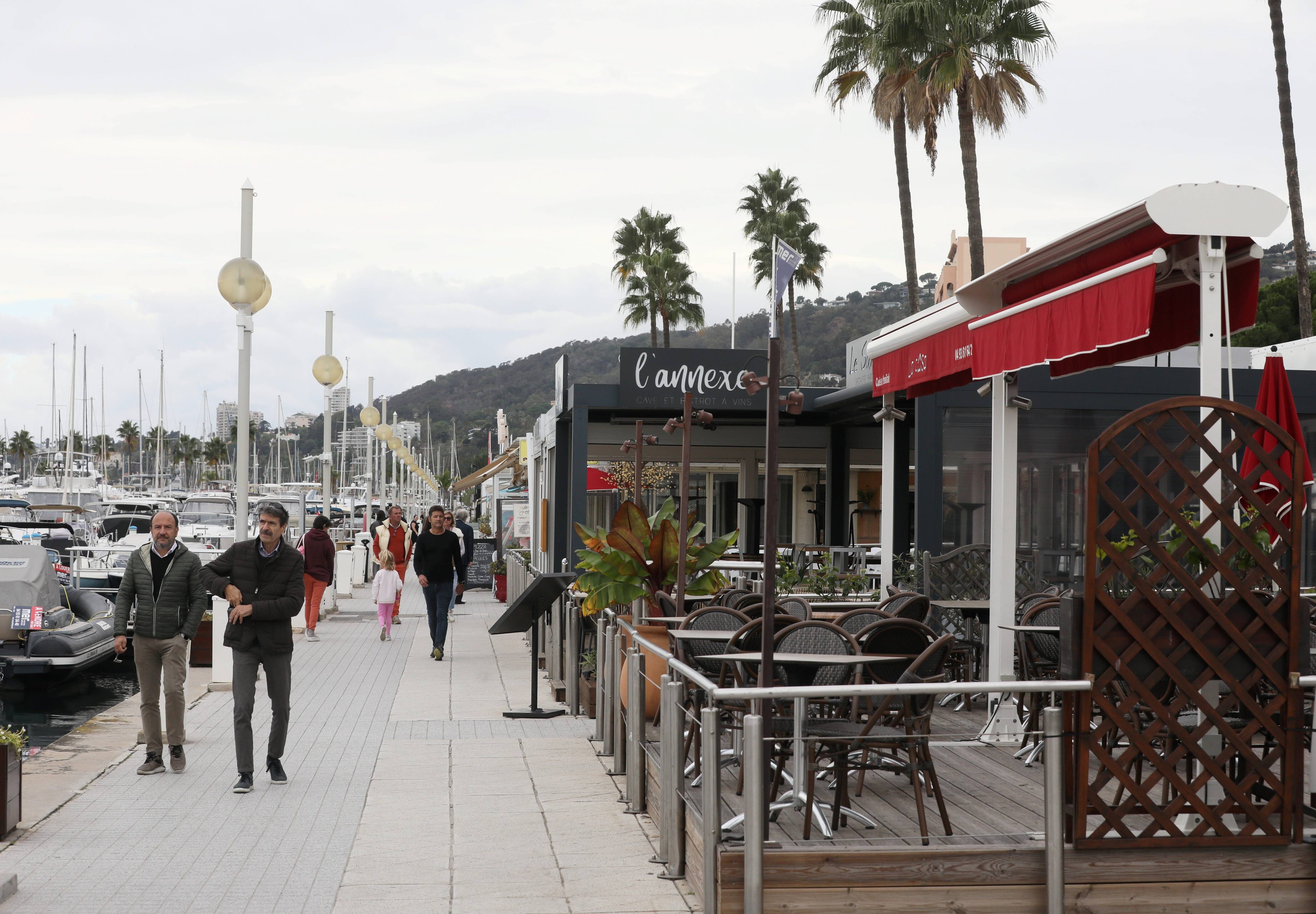 "On a été abandonnés": sur le port Camille-Rayon à Golfe-Juan, ils s'inquiètent du devenir de leurs entreprises