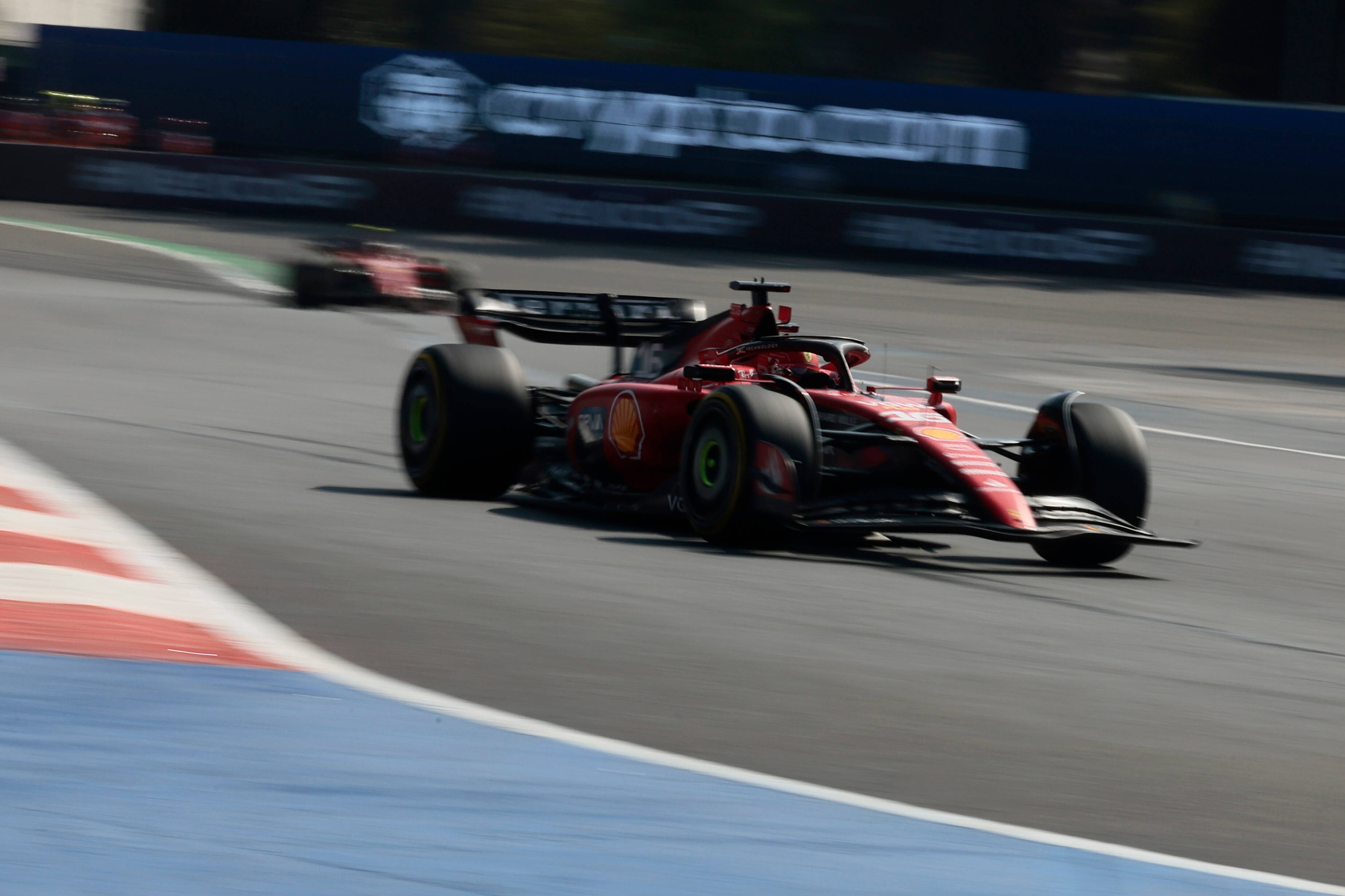 Max Verstappen s'adjuge la pole position du Grand Prix du Brésil devant Charles Leclerc