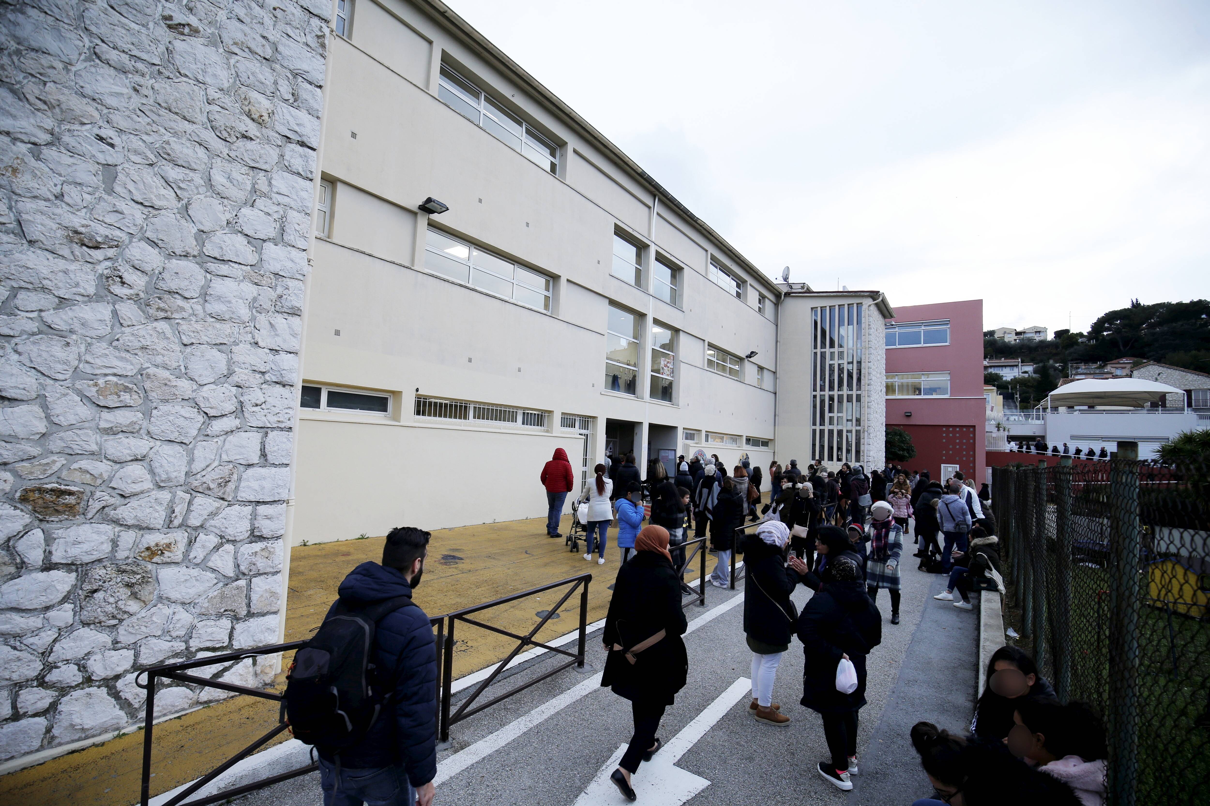 "Ma fille de 10 ans ne peut pas se rendre à l'école seule": que faire pour sécuriser le trajet des écoliers à Saint-Laurent-du-Var?