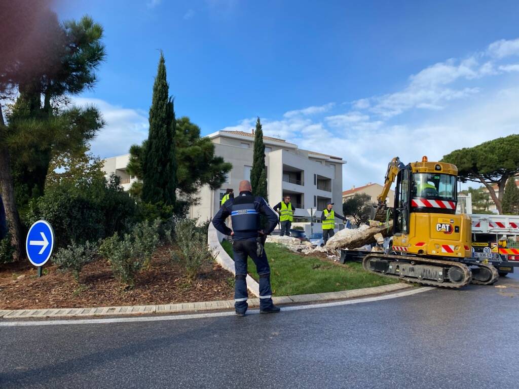 La stèle Samuel-Paty de nouveau percutée par une voiture à Six-Fours, un mois après avoir été remplacée