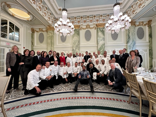 Le club des "Chefs des Chefs" présidé par le chef du prince Albert II reçu par la Première Dame à la Maison blanche