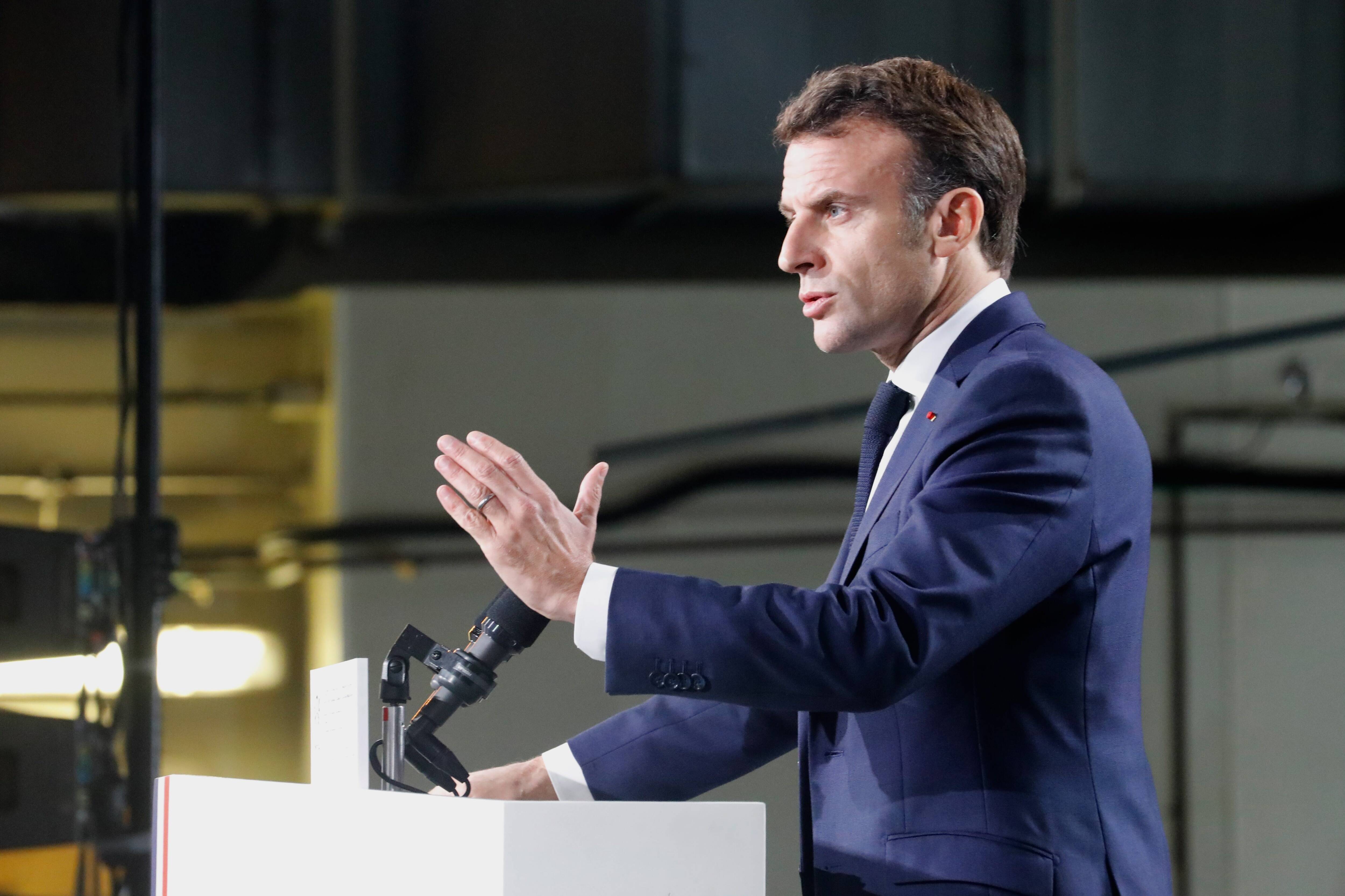 Hommage national aux Français tués en Israël: Emmanuel Macron répond à Éric Ciotti