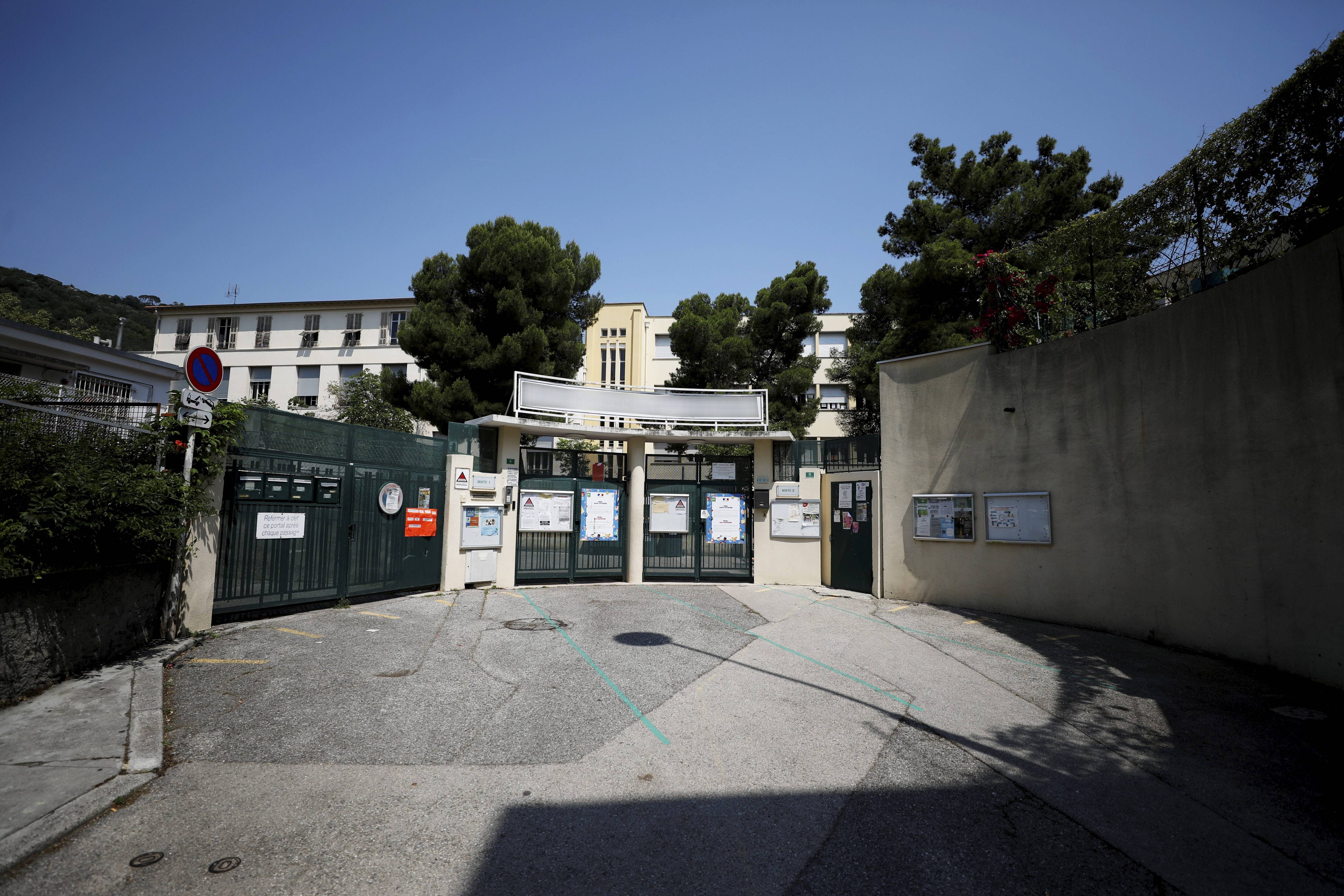 Deux enfants "surpris en train de faire la prière" dans une école de Nice: ce que l'on sait après l'alerte de Christian Estrosi et de la rectrice des Alpes-Maritimes