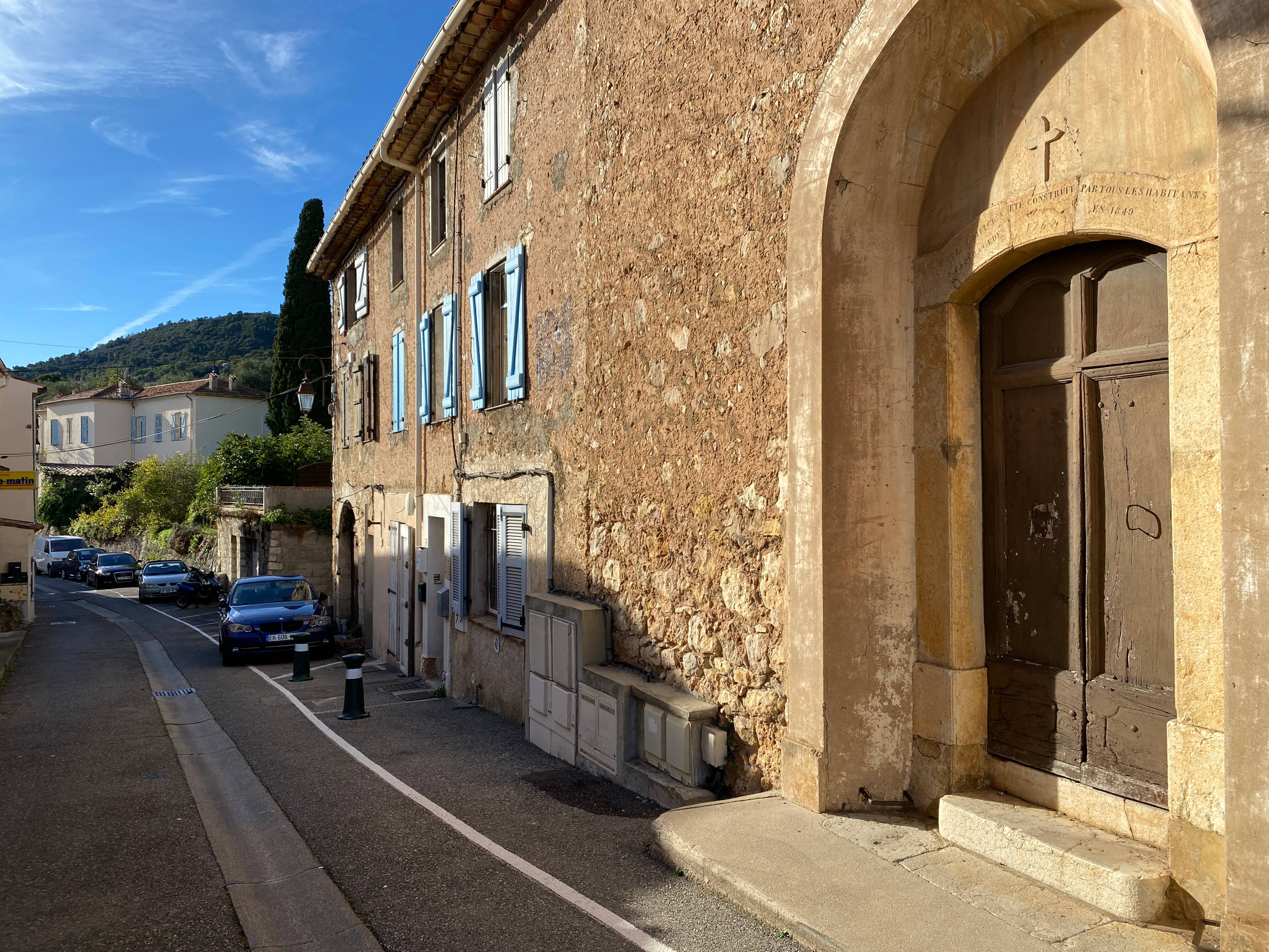 Un homme tue sa mère à coups de couteau, ce petit village des Alpes-Maritimes sous le choc