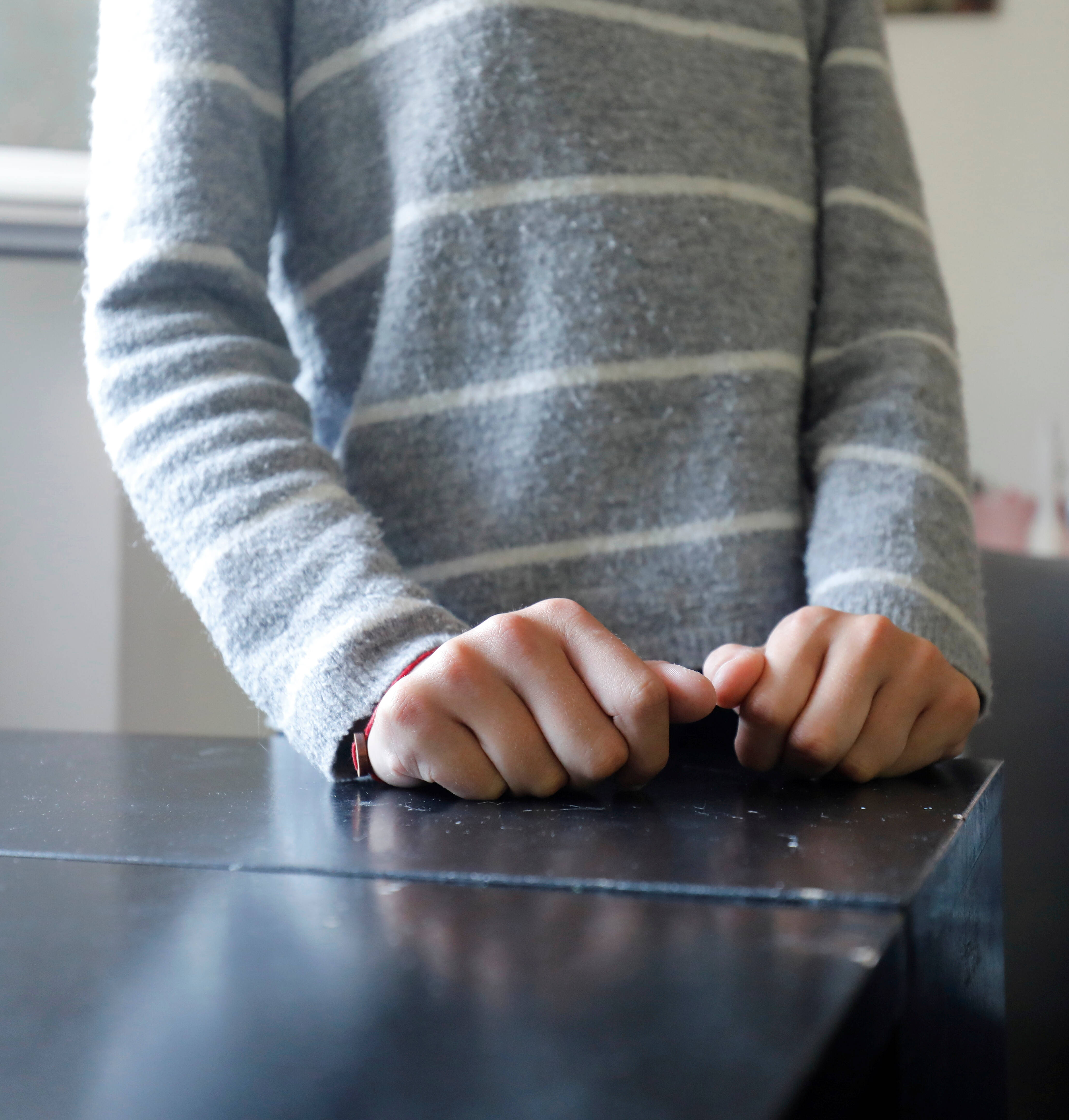 "On m'a dit que c'était des taquineries, que je regardais trop la télé": son fils harcelé au collège à Cannes, elle lance un appel à l'aide