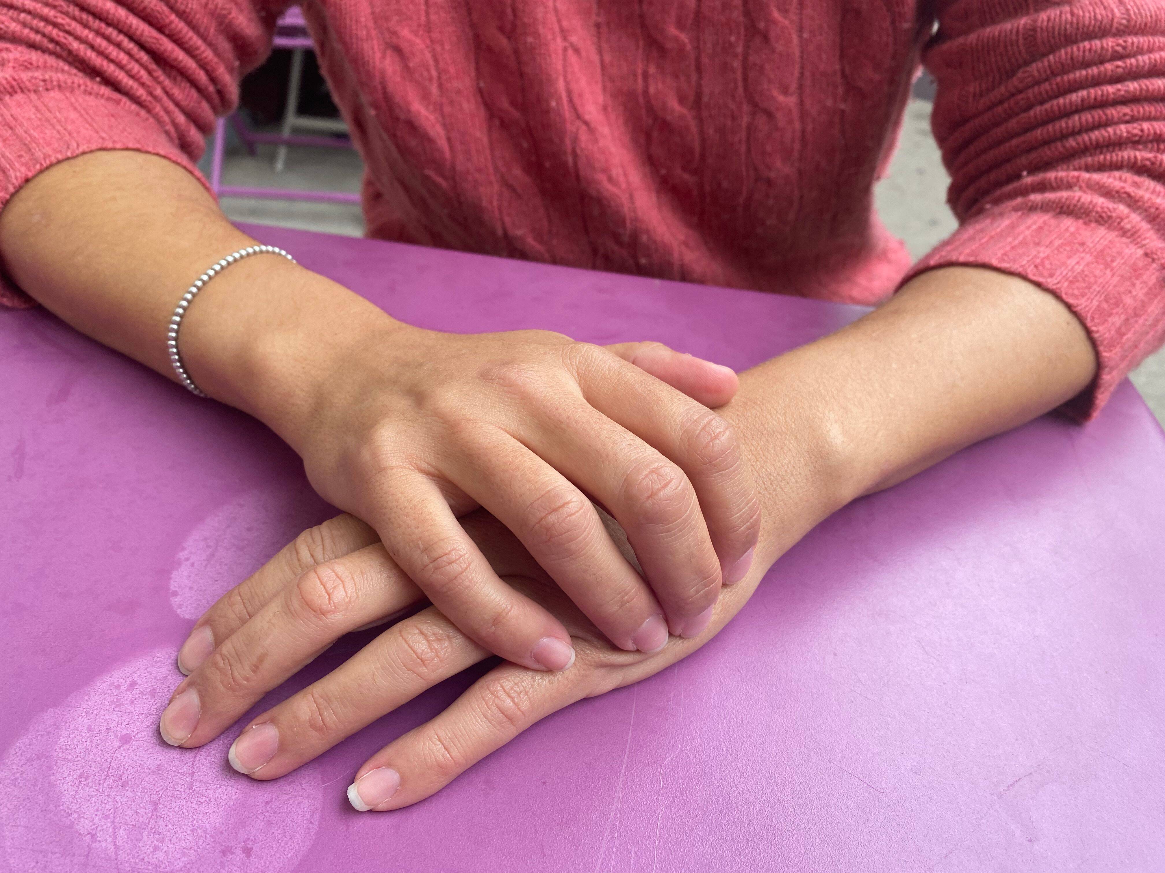 "Je me suis débrouillée en trouvant des petits boulots compatibles avec les horaires d'école": les femmes, premières victimes de la pauvreté