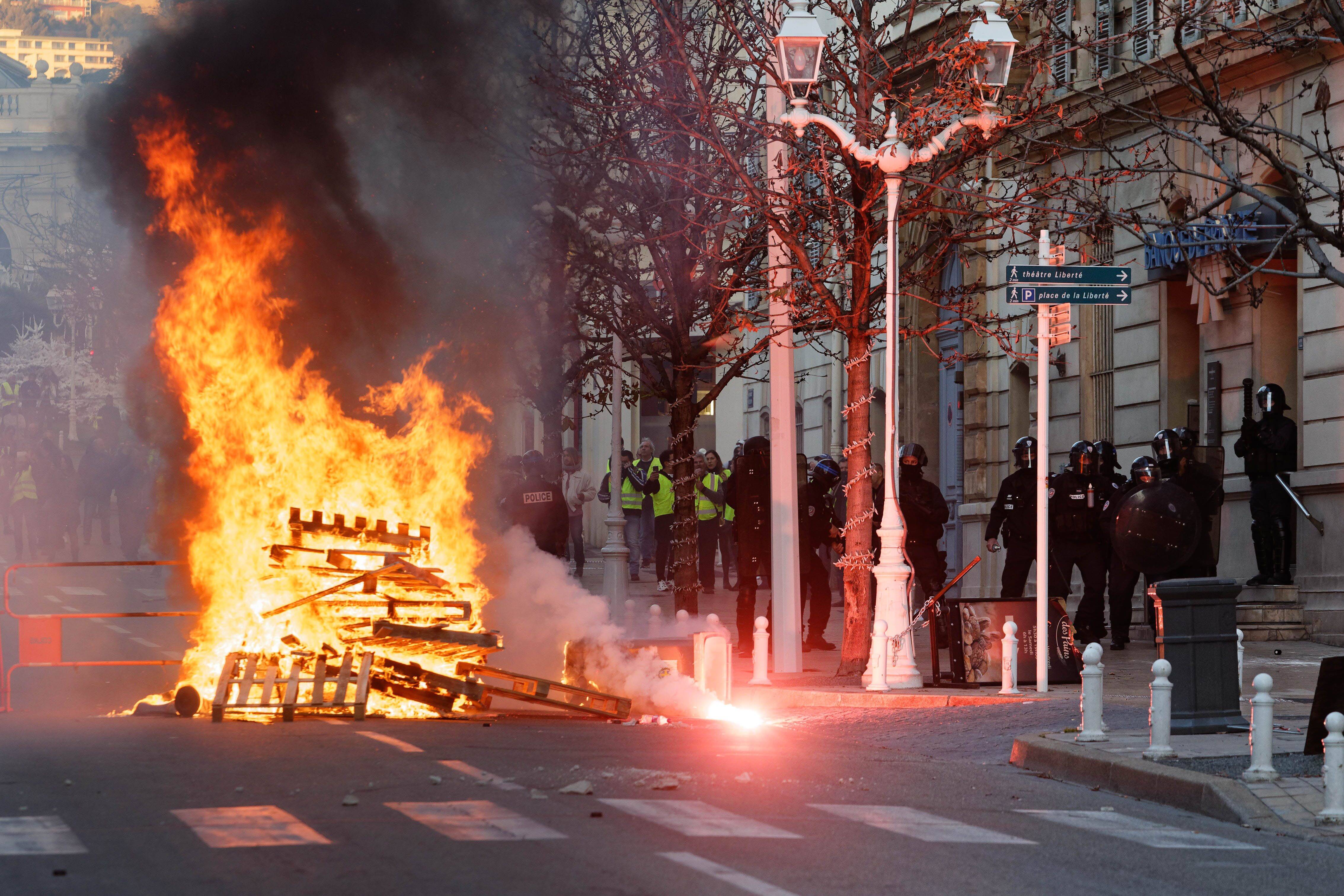 "Je n'ai rien contre les "gilets jaunes", je faisais mon travail": la justice rend son honneur au commandant Didier Andrieux, poursuivi pour "violences policières" à Toulon