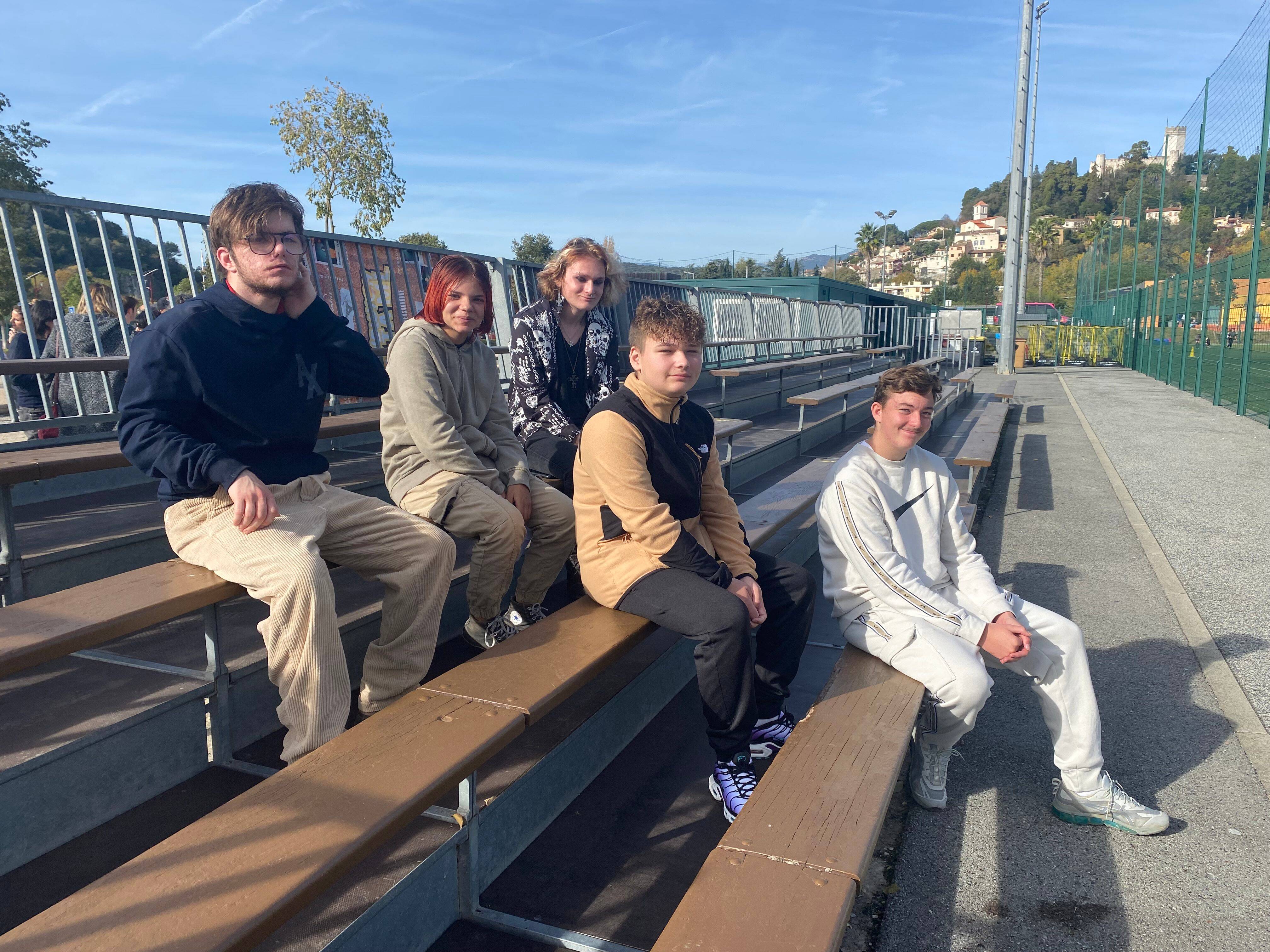 "Je ne savais rien faire, j'ai appris à retaper des structures": à Villeneuve-Loubet, un chantier pour se remobiliser face à l'échec scolaire
