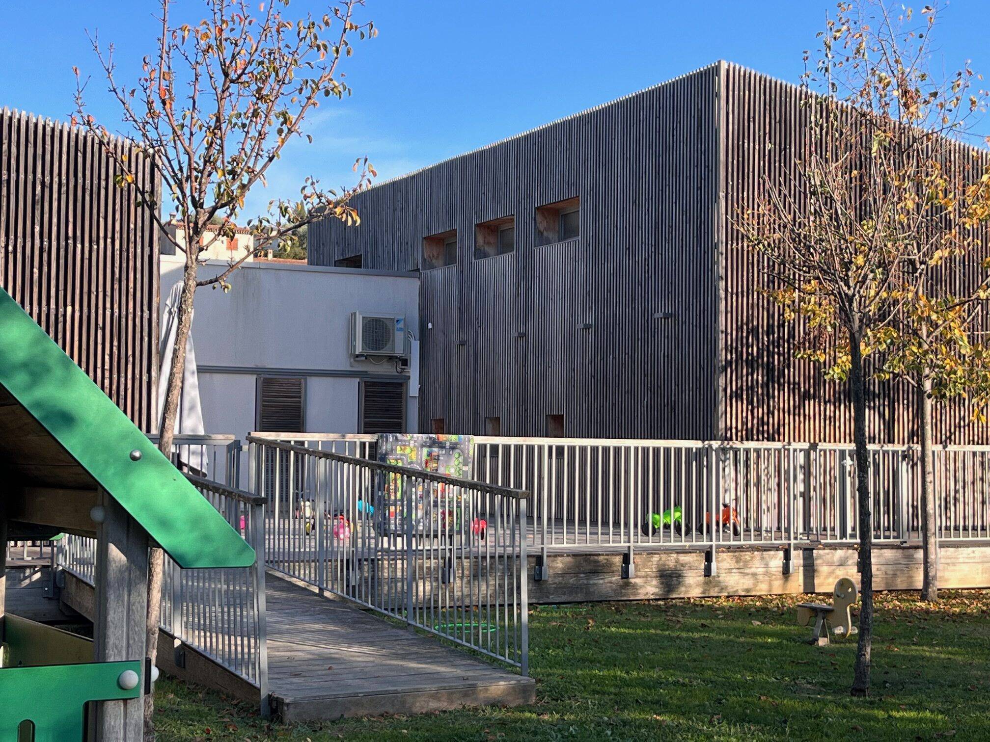 "Je l'ai vu complètement défiguré": une maman azuréenne récupère son enfant d'un an à la crèche, marqué par des morsures