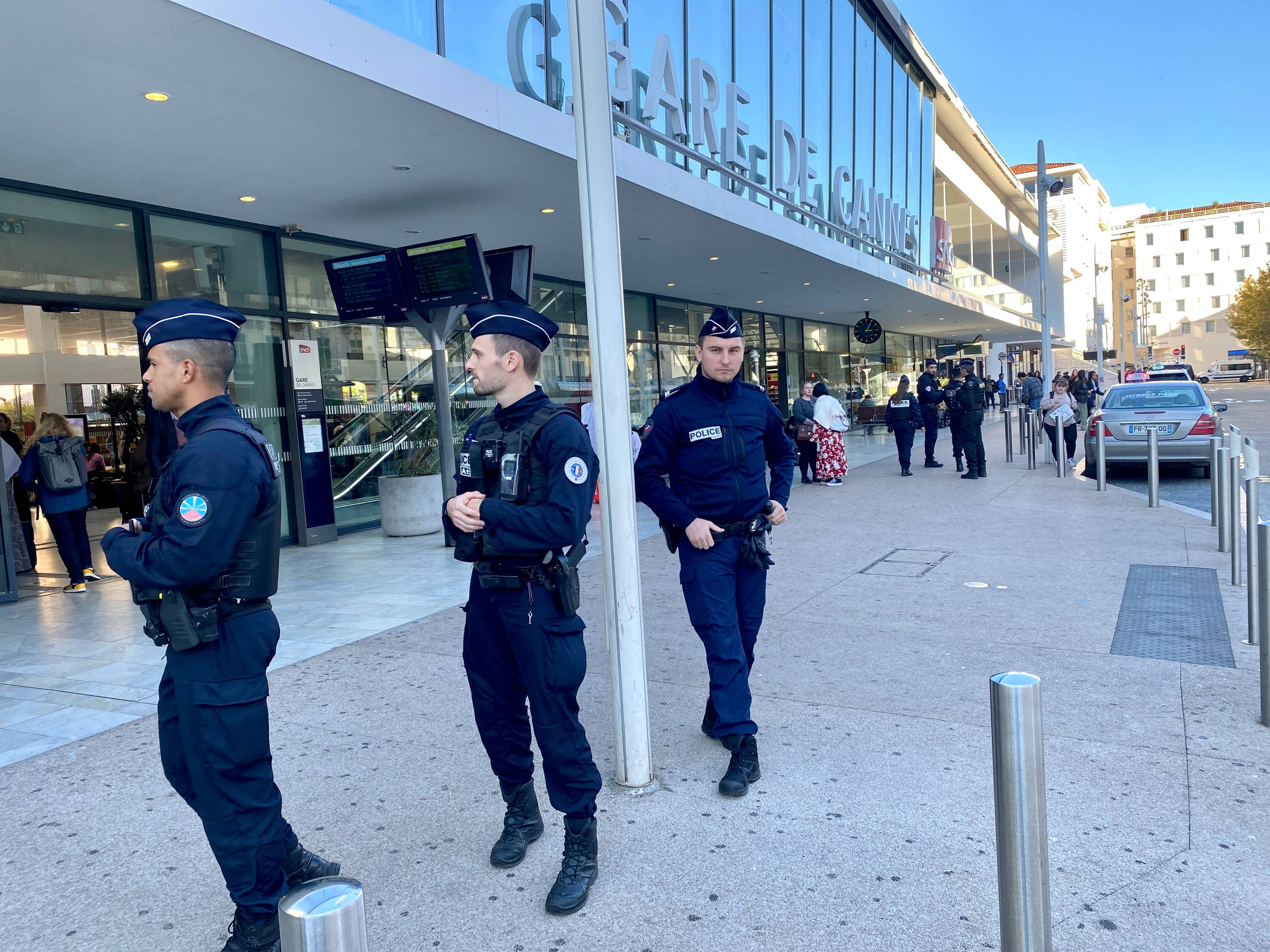 Une nouvelle brigade de police déployée à Cannes pour renforcer la sécurité dans les trains et les bus