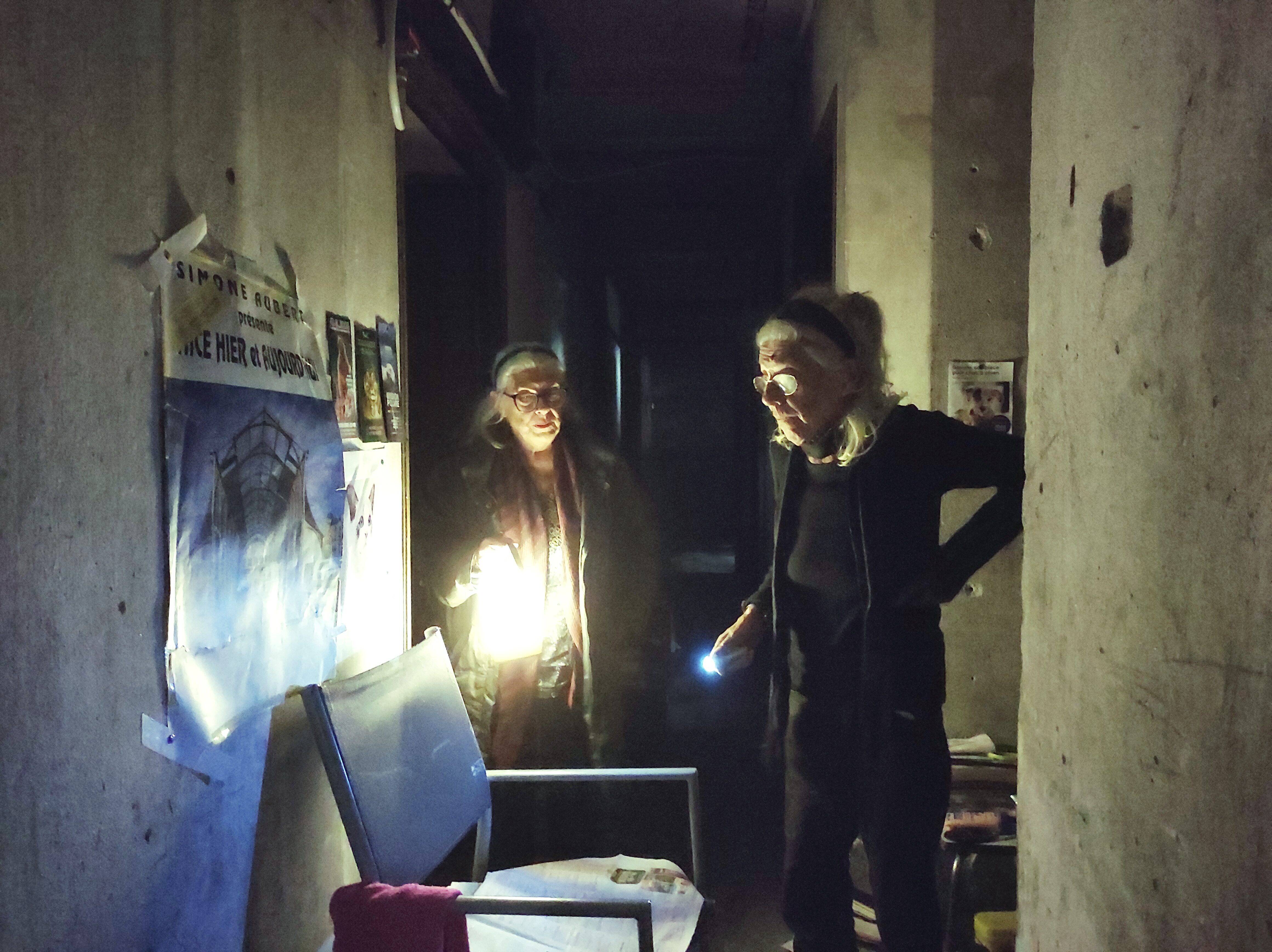 Un an après leur expulsion, les jumelles de 75 ans vivent toujours dans leur cave à Nice