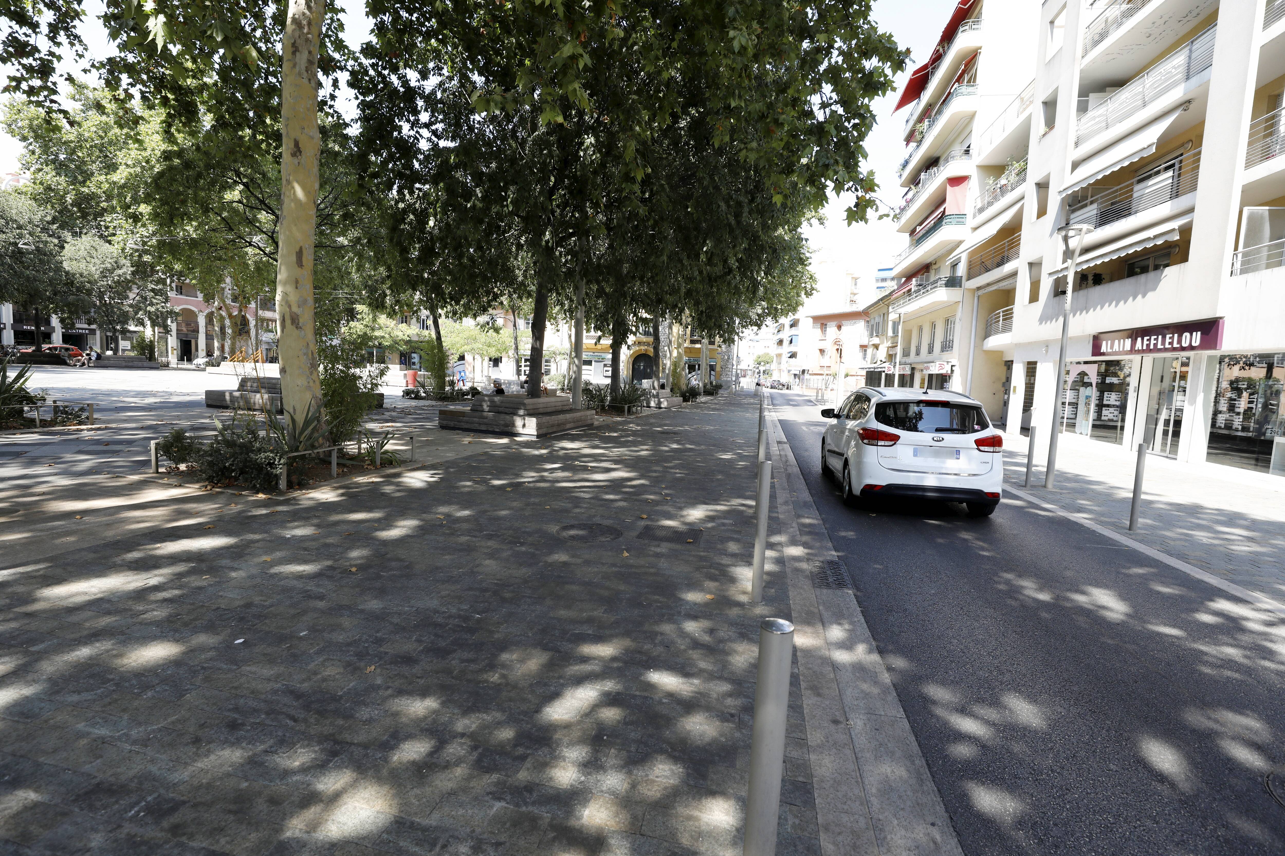 "On ne sait rien": les commerçants de la place principale de Cagnes-sur-Mer s'interrogent avant l'arrivée du tramway