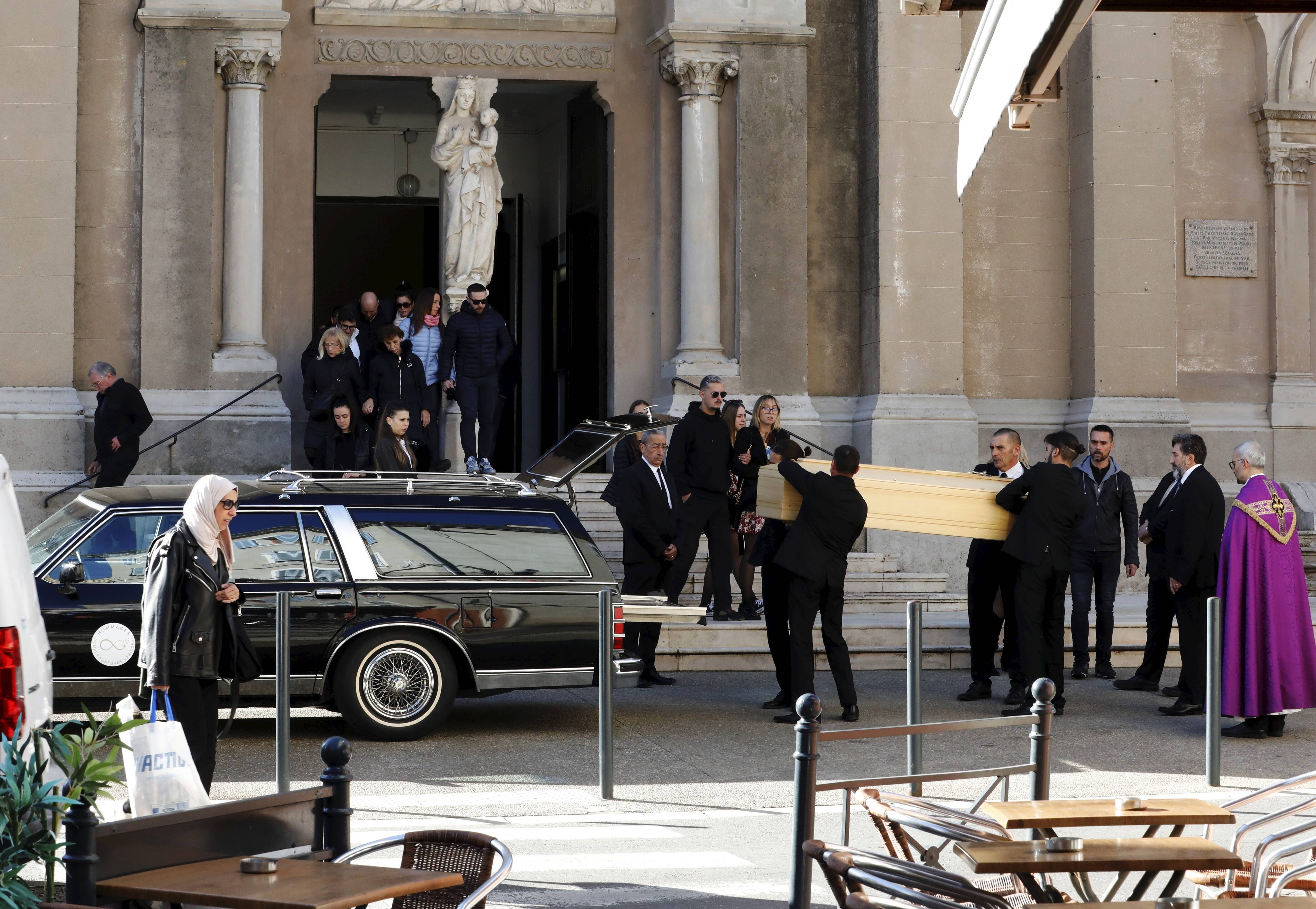 "Comment accepter d'être devant ce cercueil?": la vive émotion de la mère d'Éléonore, Varoise victime d'une fusillade à Marseille