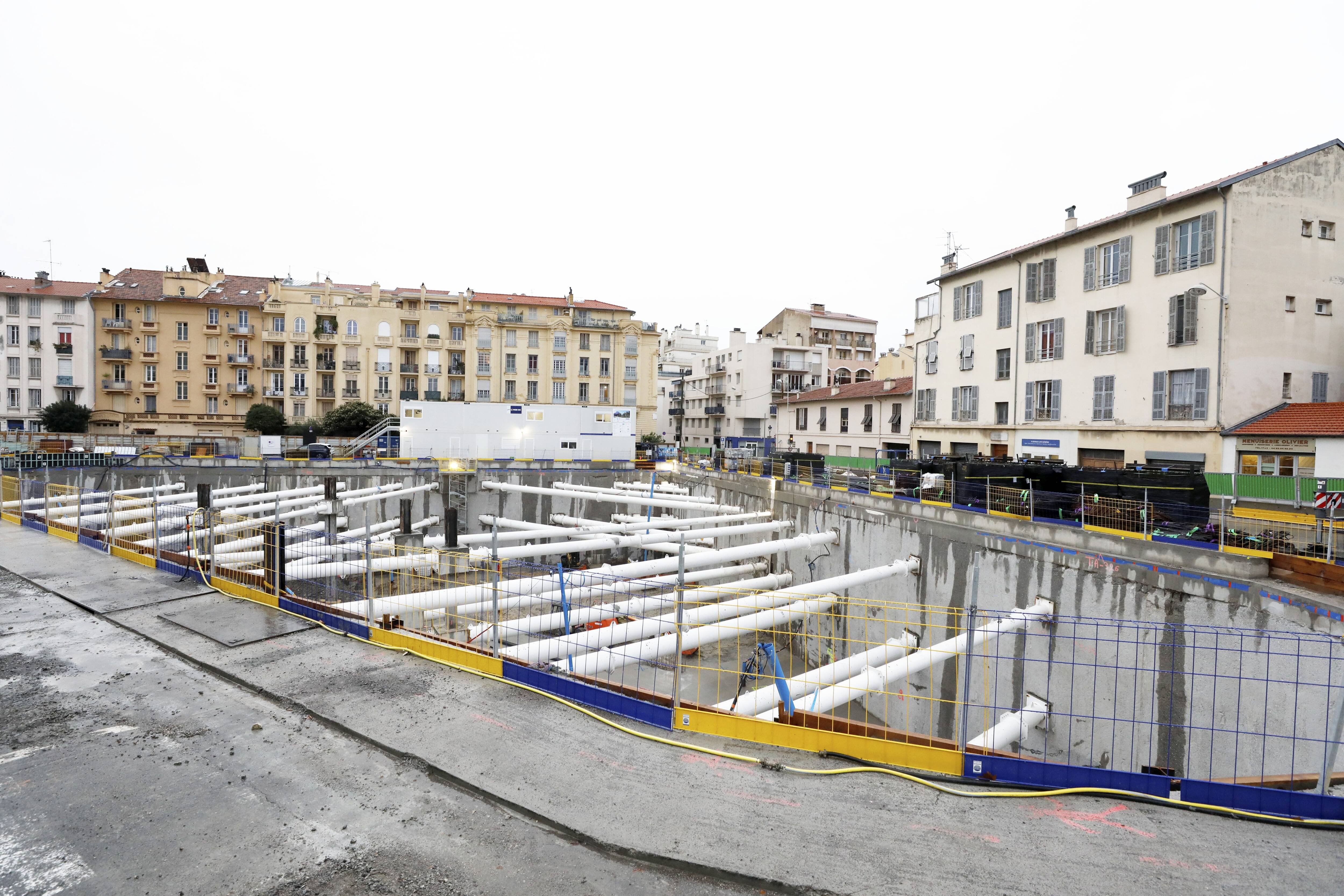 "De grosses fissures sont apparues chez nous": l'inquiétude des riverains du chantier colossal du parking Jeanne-d'Arc à Nice