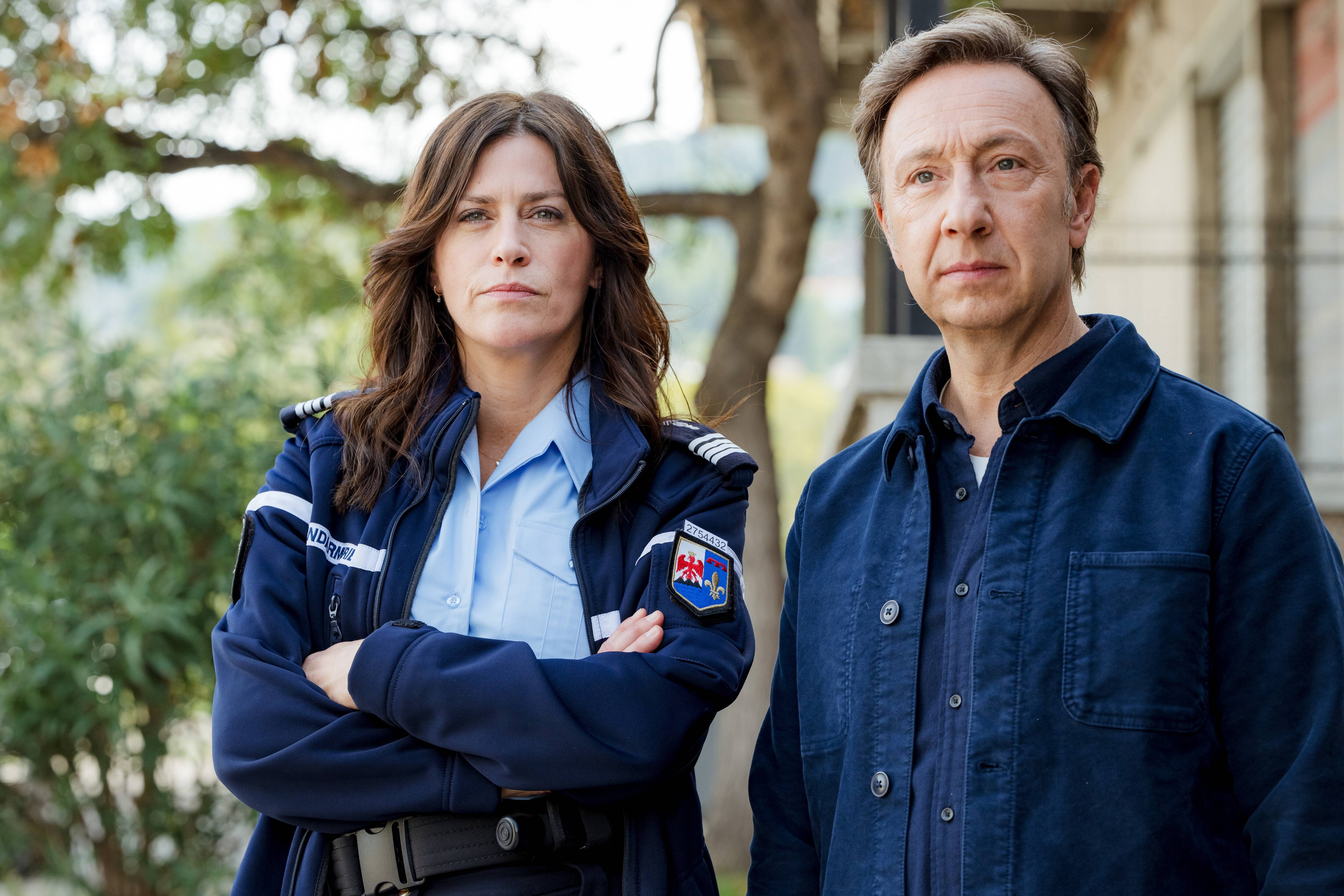 Elle joue le gendarme aux côtés Stéphane Bern: on a rencontré Anne Caillon, qui est à la télé ce mardi soir dans "Bellefond"