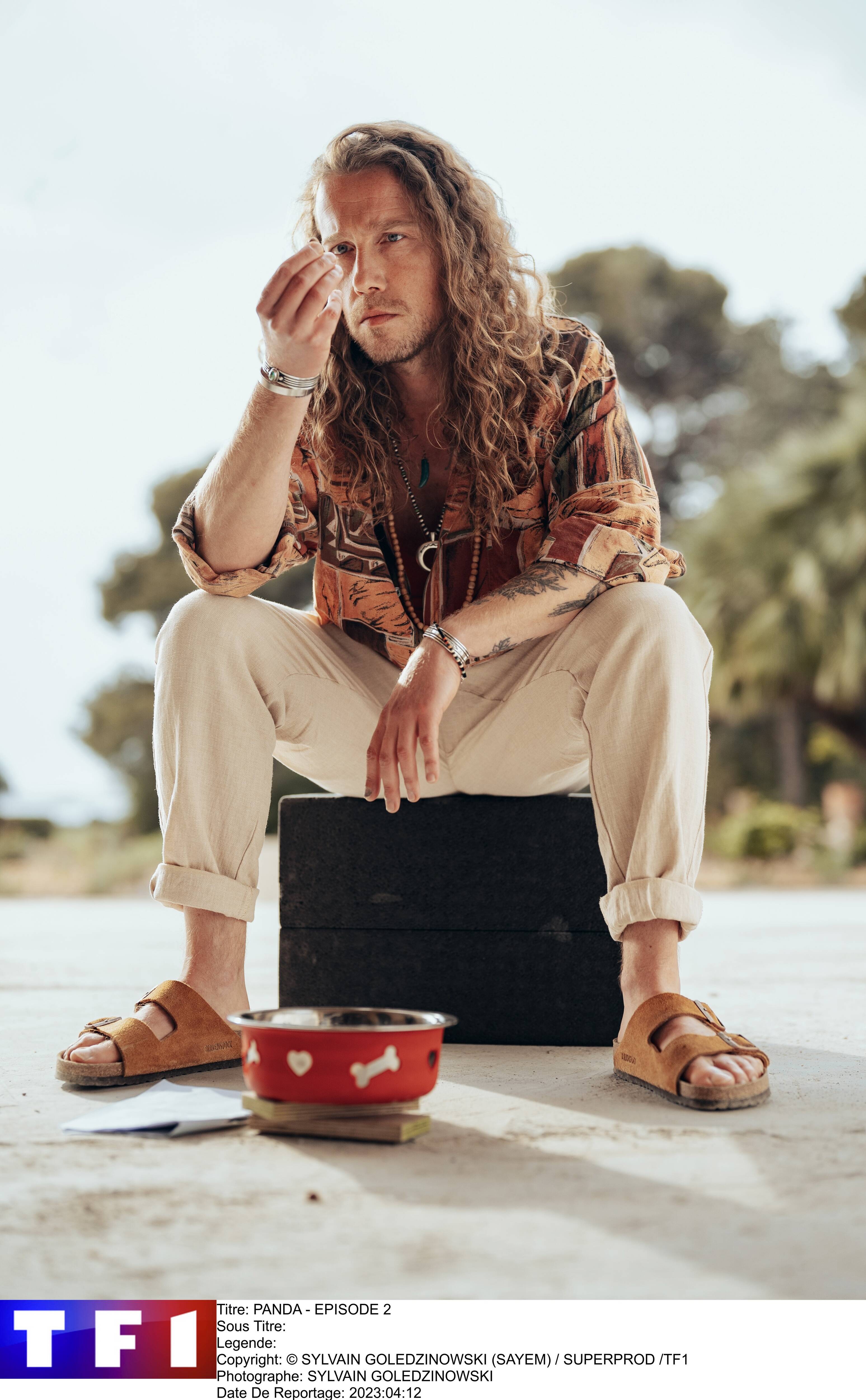 Comment Julien Doré s'est glissé dans la peau d'un flic pour "Panda", la nouvelle série de TF1 qui démarre ce jeudi