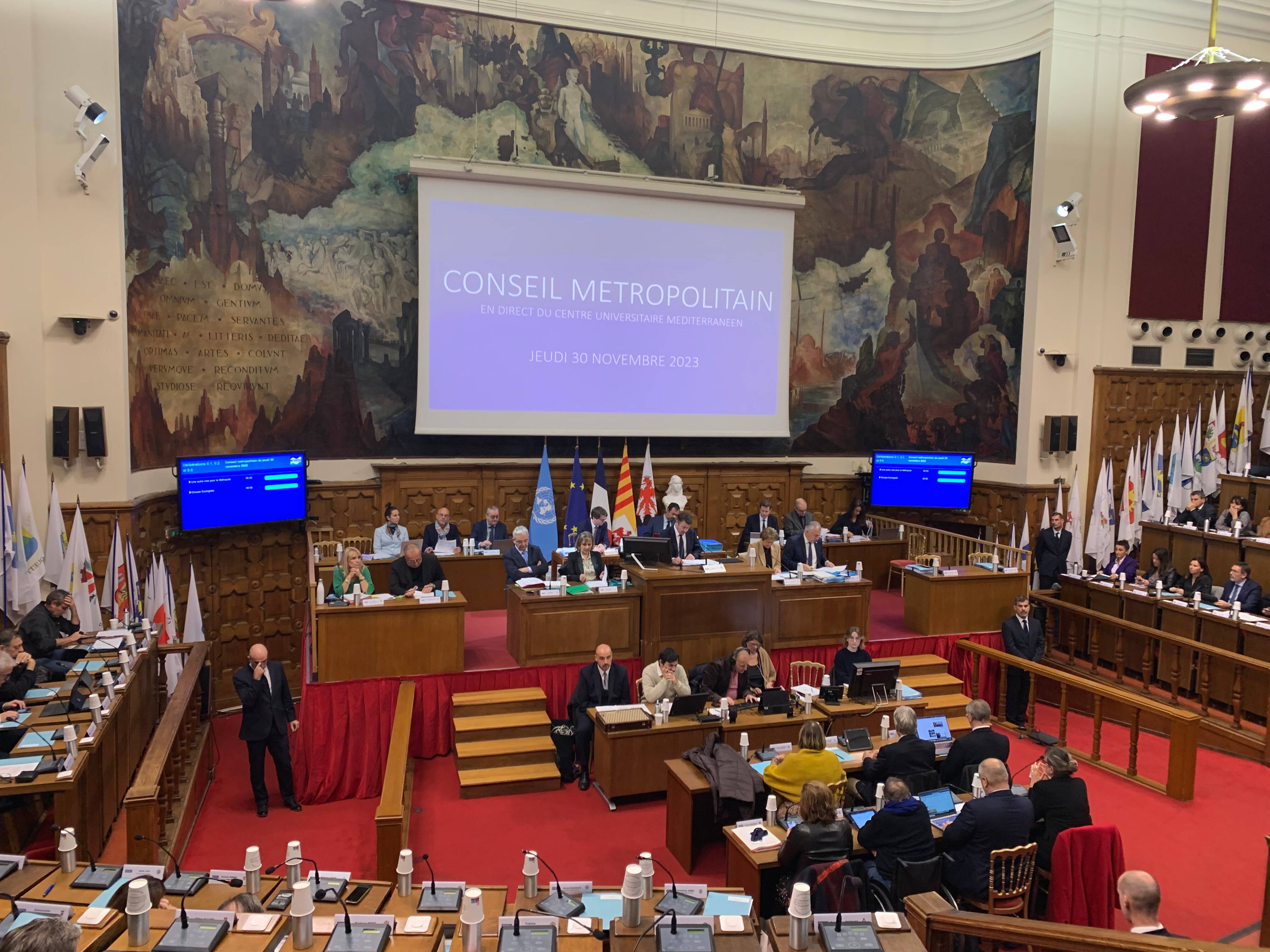 "Si nous avons eu le courage de supporter ça ensemble, ça nous donne plus de force": Christian Estrosi se confie après avoir diffusé le film de l'attaque du Hamas aux élus