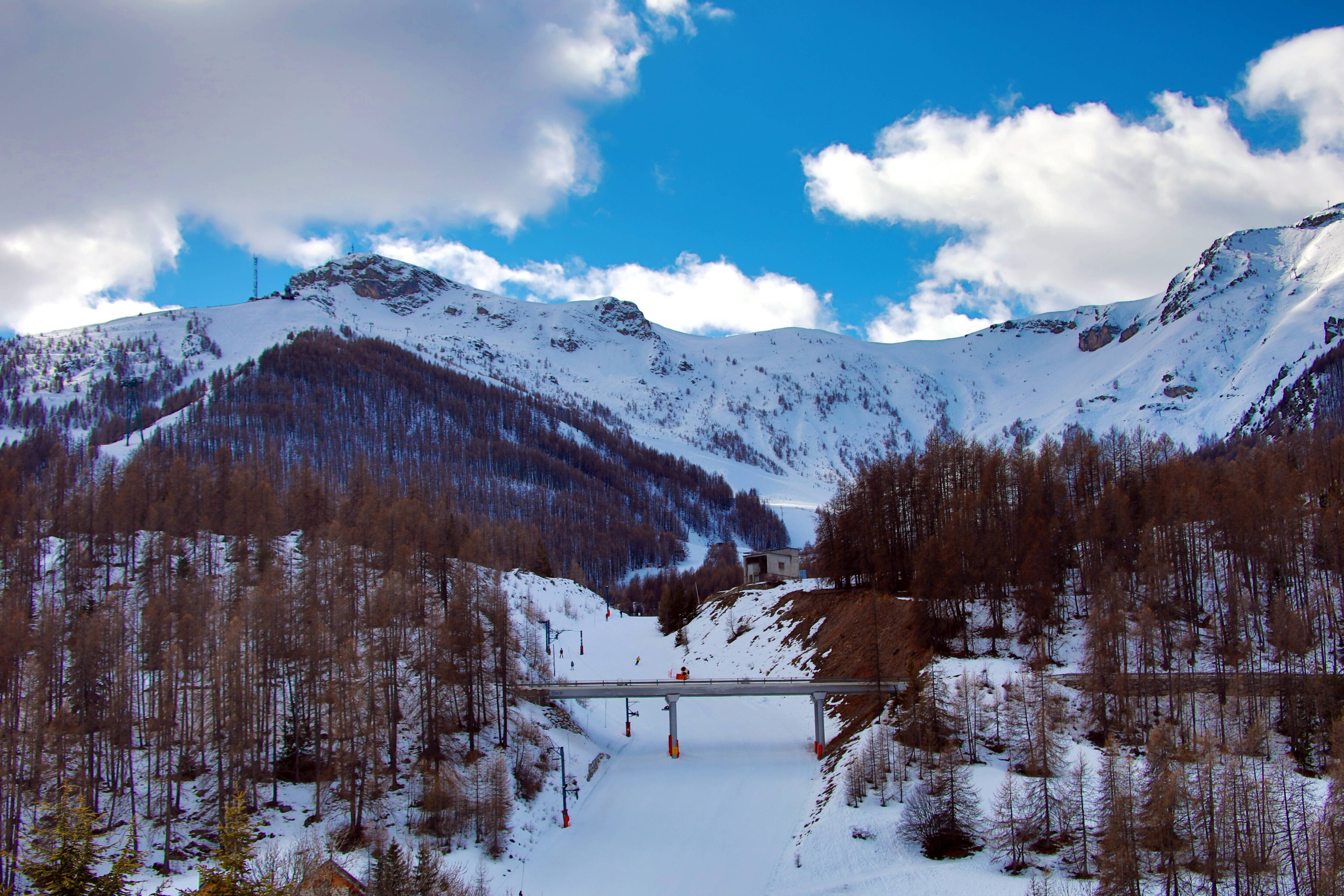 "Une télécabine de grande capacité de 3.000 passagers": comment cette station des Alpes-Maritimes veut moderniser son domaine skiable