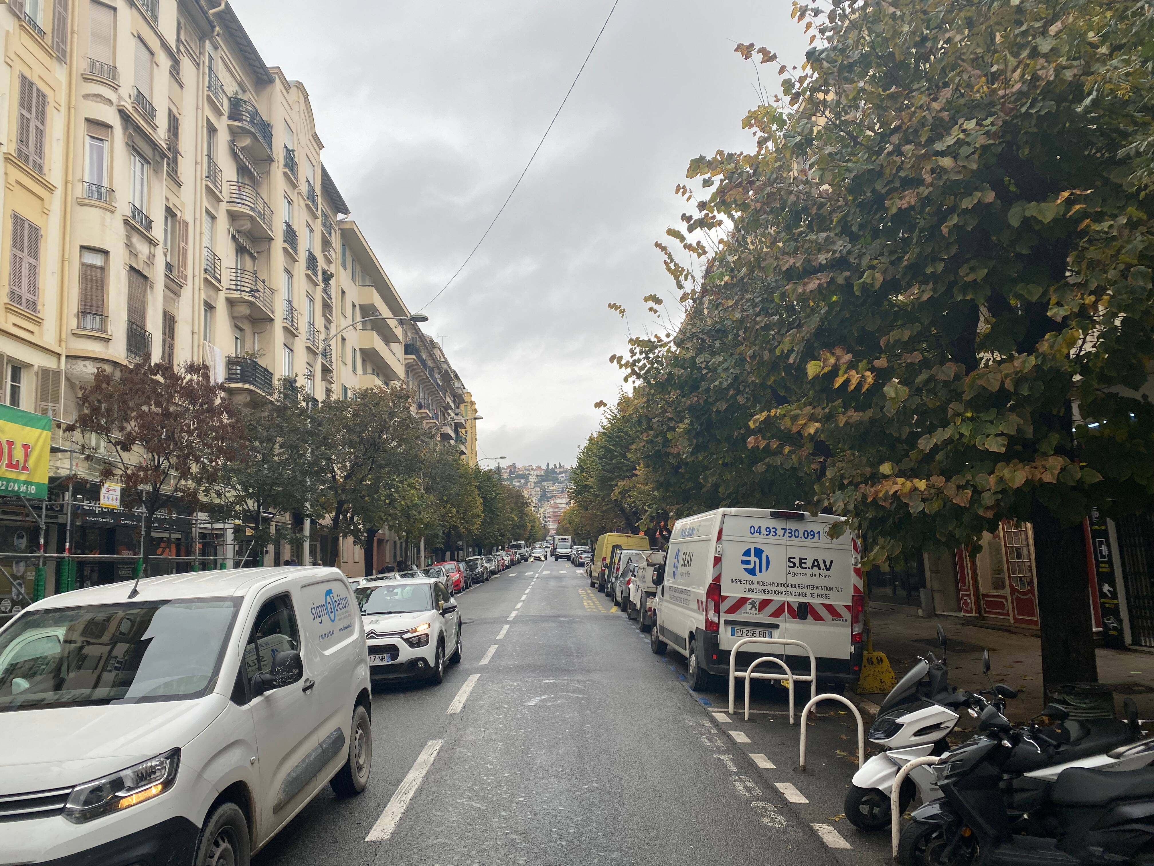 "Il y en a que pour le centre": des habitants dénoncent le manque d'illuminations de Noël dans certains quartiers de Nice