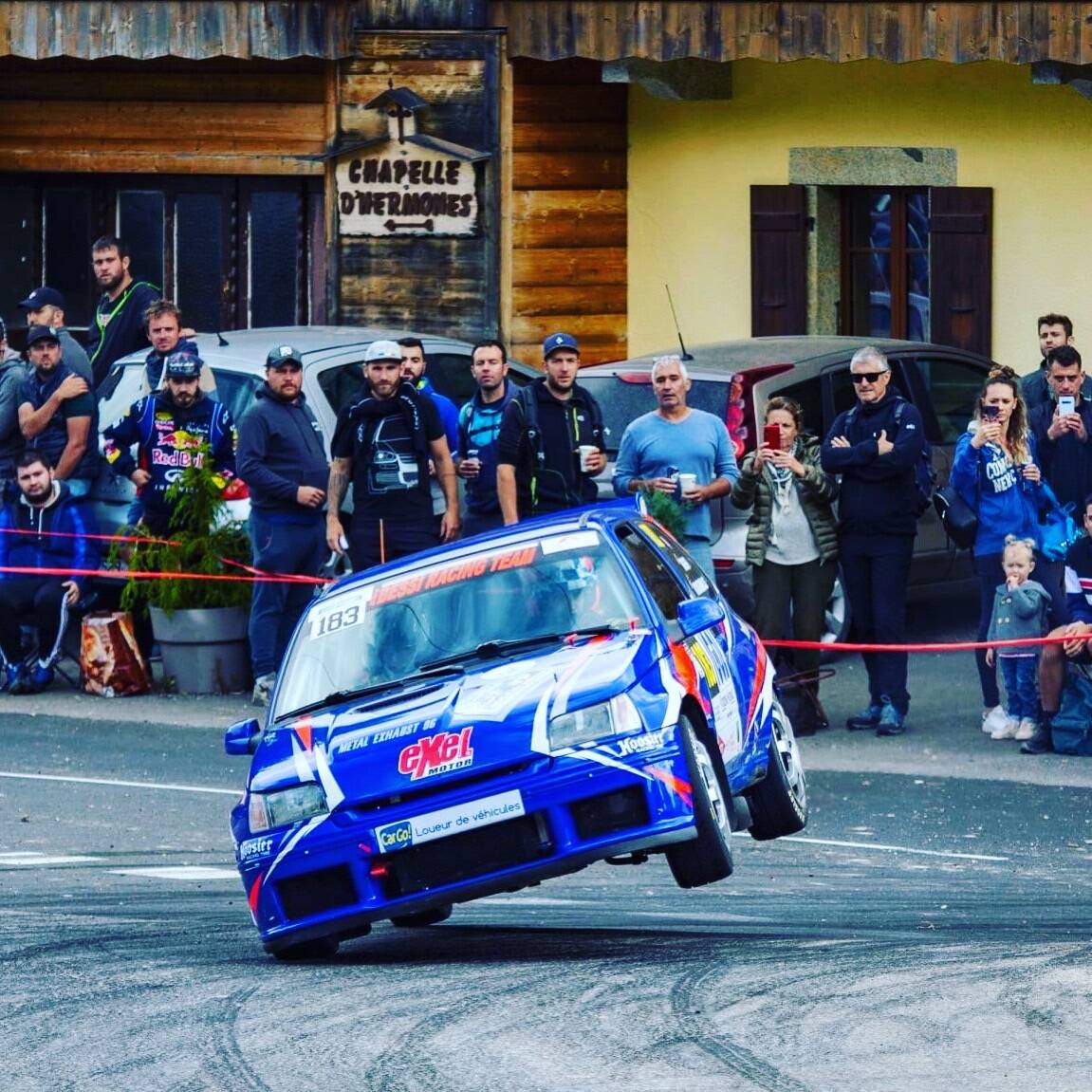 "C'est une voiture qui, dans le public, plaît aux plus nostalgiques": au volant de sa Clio Williams de 1991, le Contois Kevin Bessi collectionne les victoires