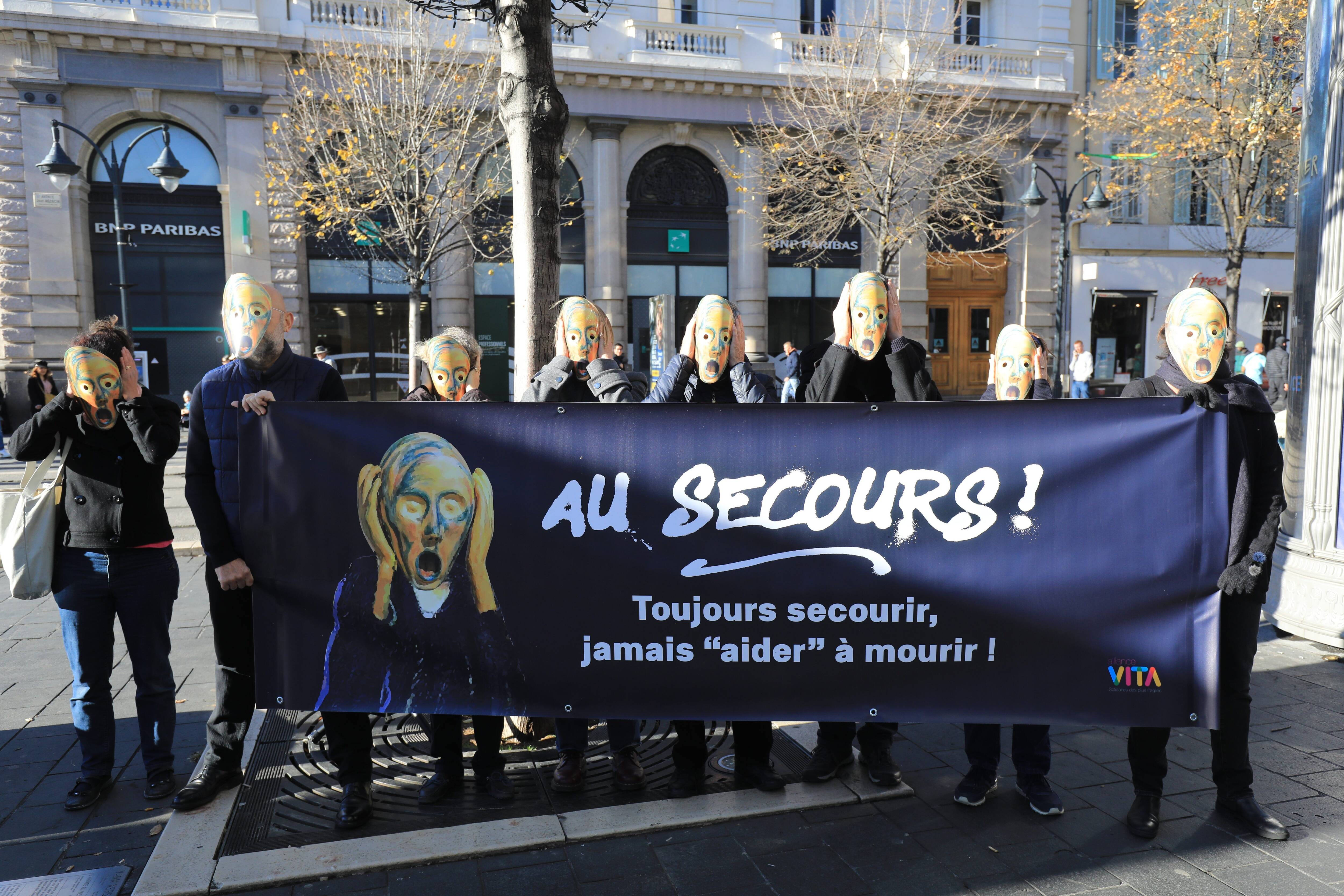 Quelle est cette (toute petite) manifestation contre la loi sur la fin de vie, qui s'est tenue à Nice, ce samedi ?