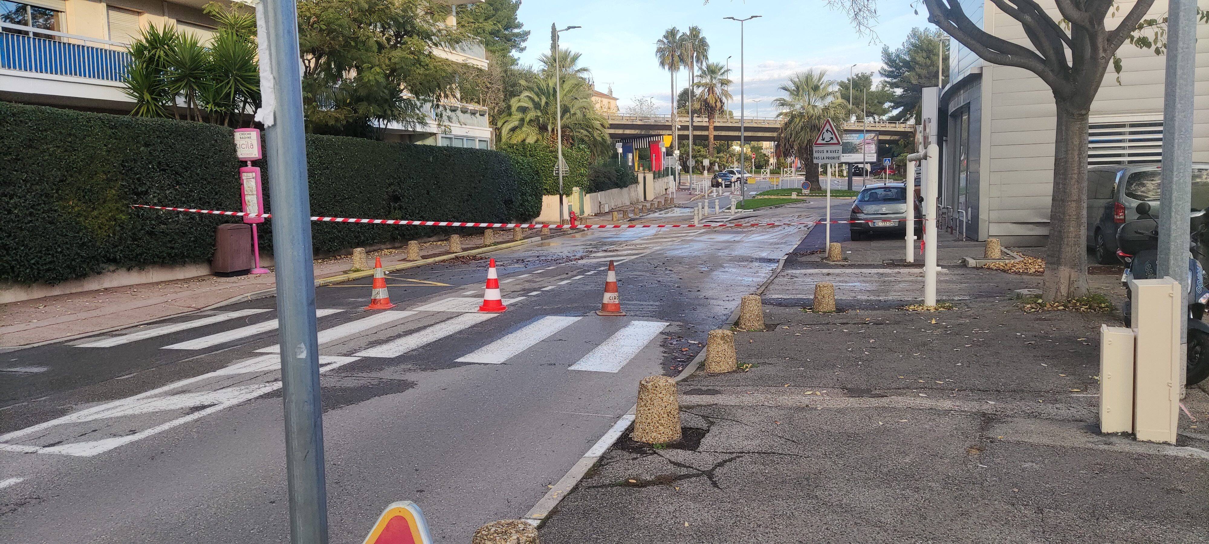 Une route coupée dans le centre d'Antibes à cause d'une fuite d'eau