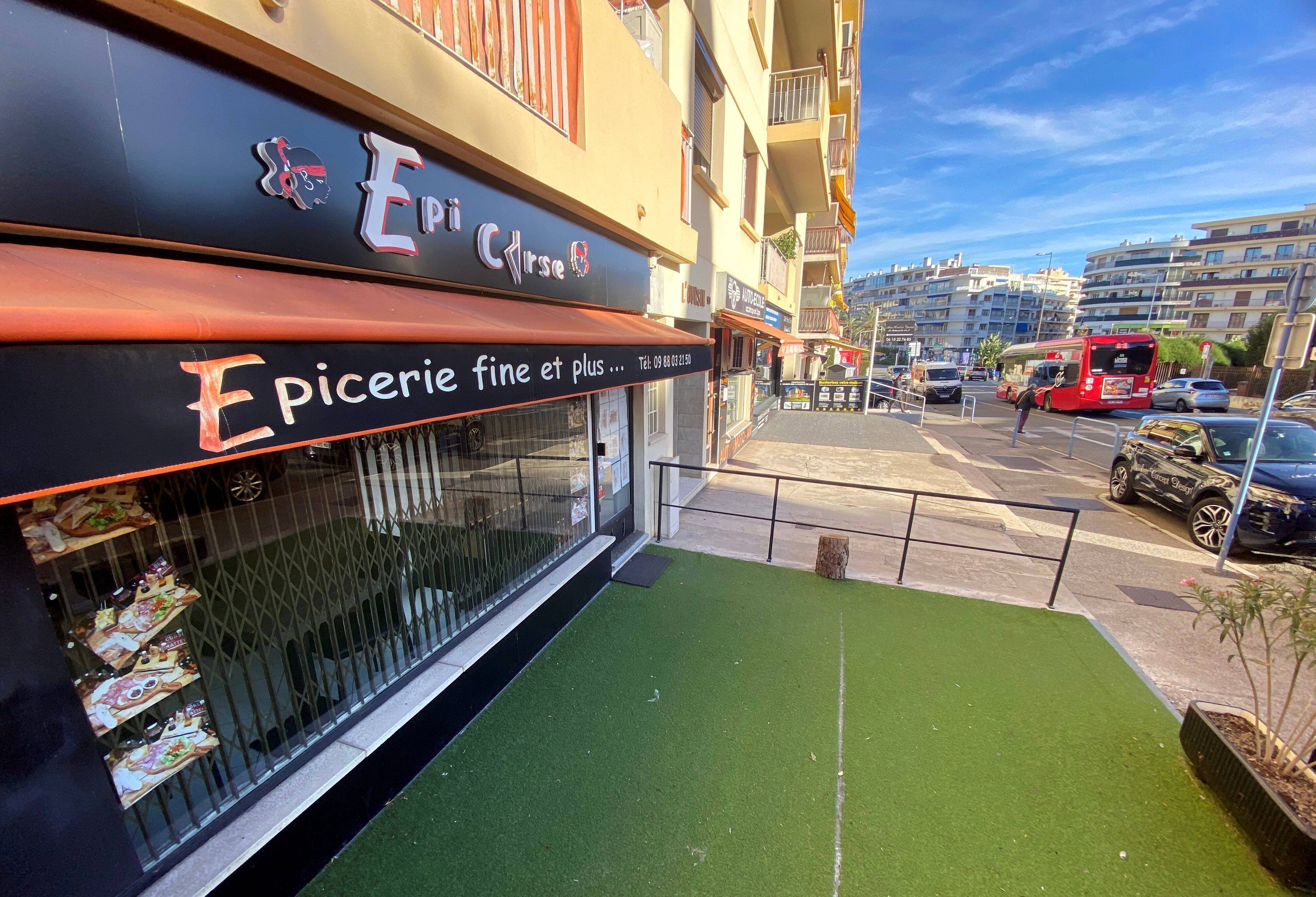 "Je ne peux plus exercer mon activité de restauration, on va se retrouver endettés": cette commerçante en pleine tourmente à Cagnes