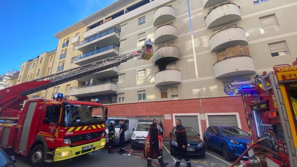 "Mon seul réflexe a été de sortir avec mes trois enfants": elle raconte comment le feu a pris dans un immeuble, samedi à Nice