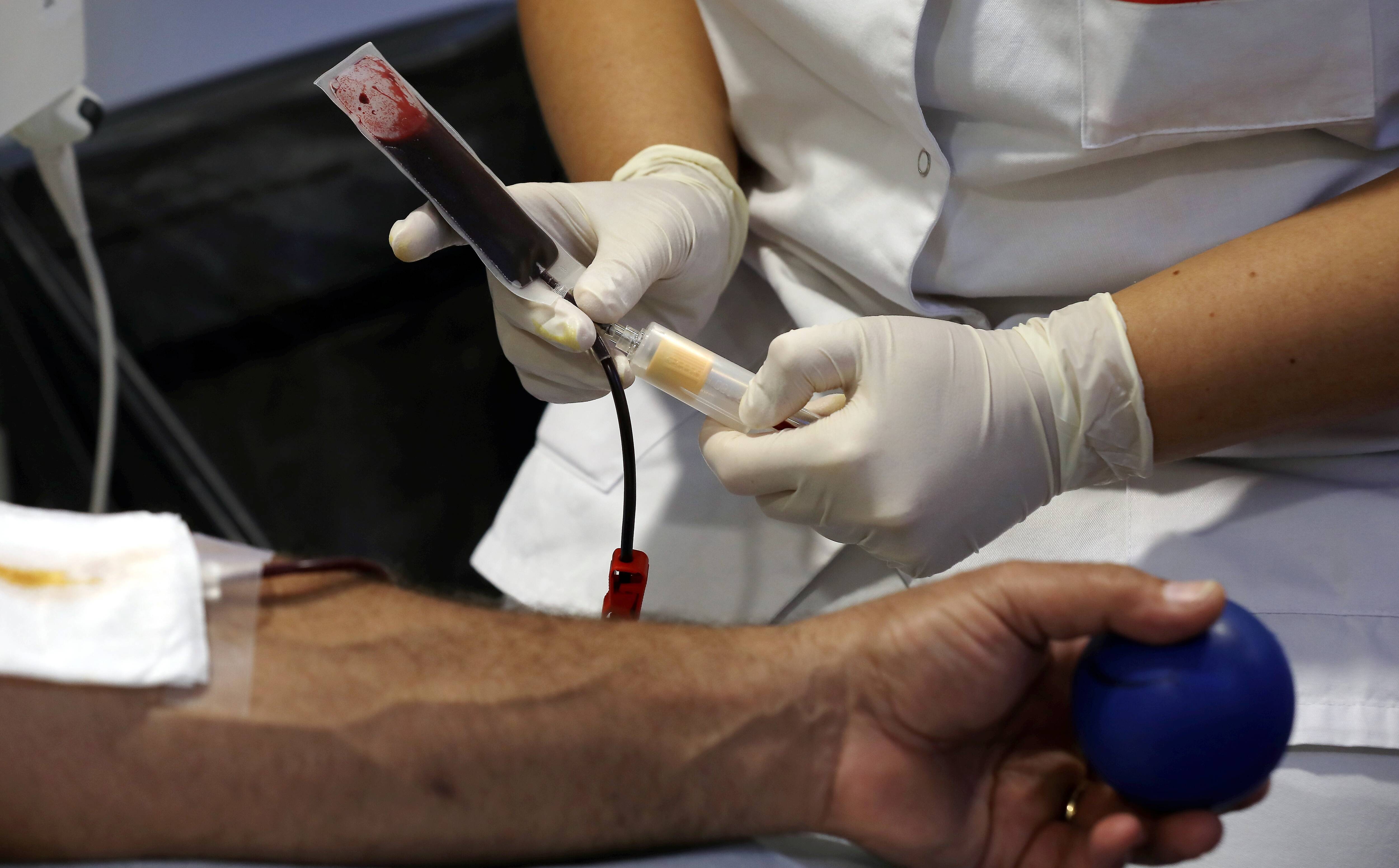 Un don de sang contre une petite douceur: l'Établissement français du sang tente de mobiliser les donneurs