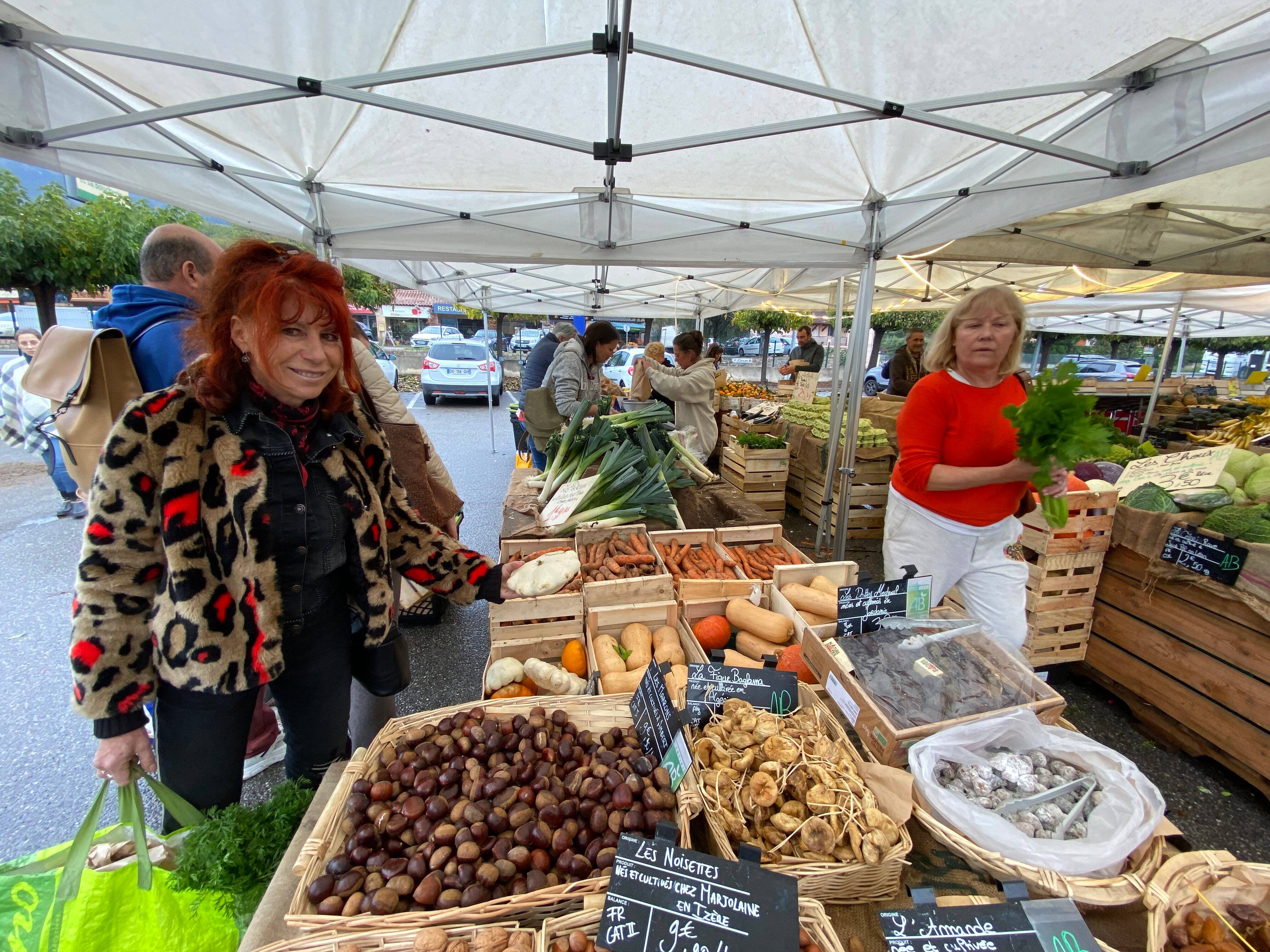 "C'est une joie de les retrouver!", après l'incendie criminel de son magasin So Bio à Peymeinade, le propriétaire organise un marché primeur vertueux