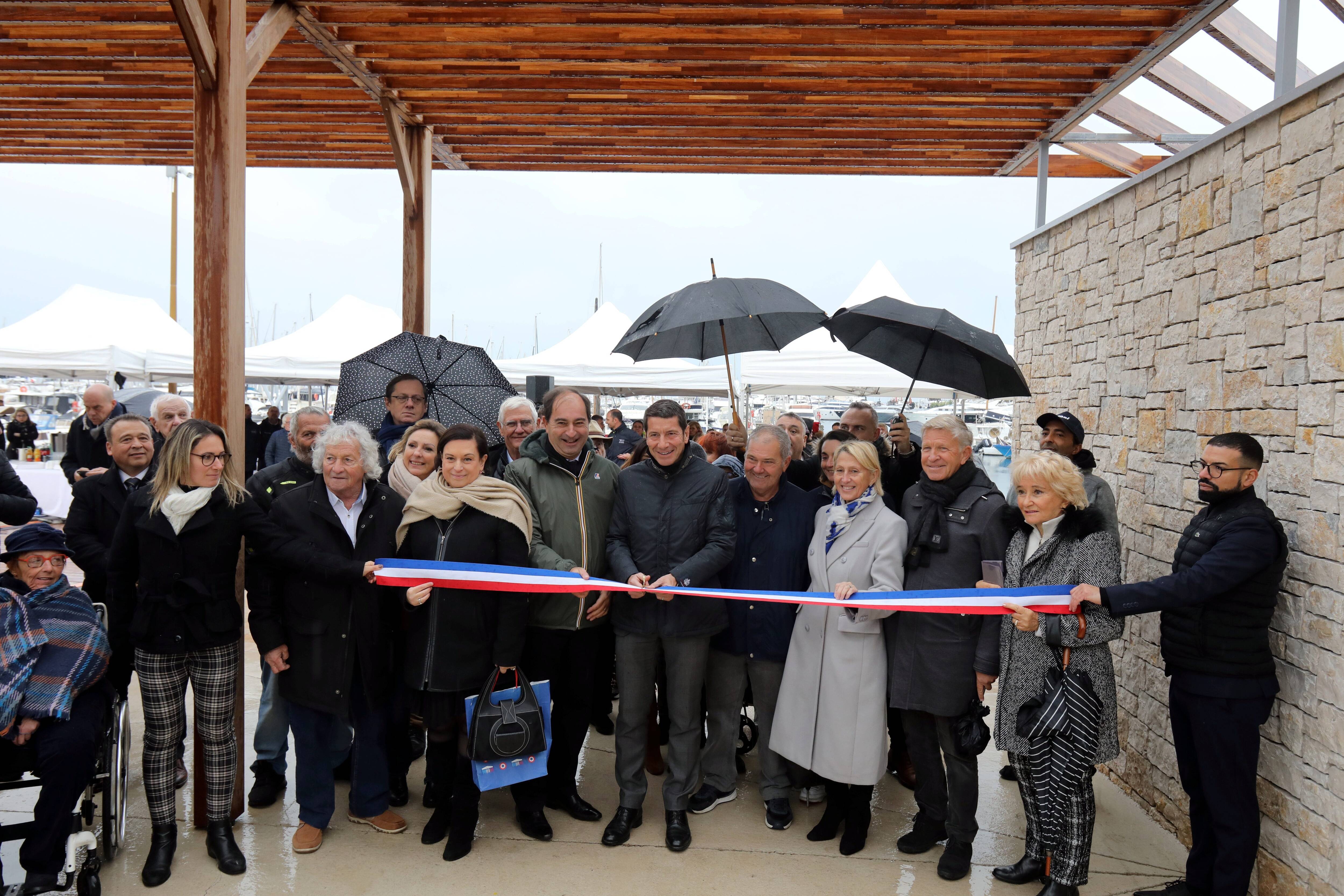 Il est désormais accessible au public: Cannes inaugure son nouveau village des pêcheurs sur le Vieux-Port