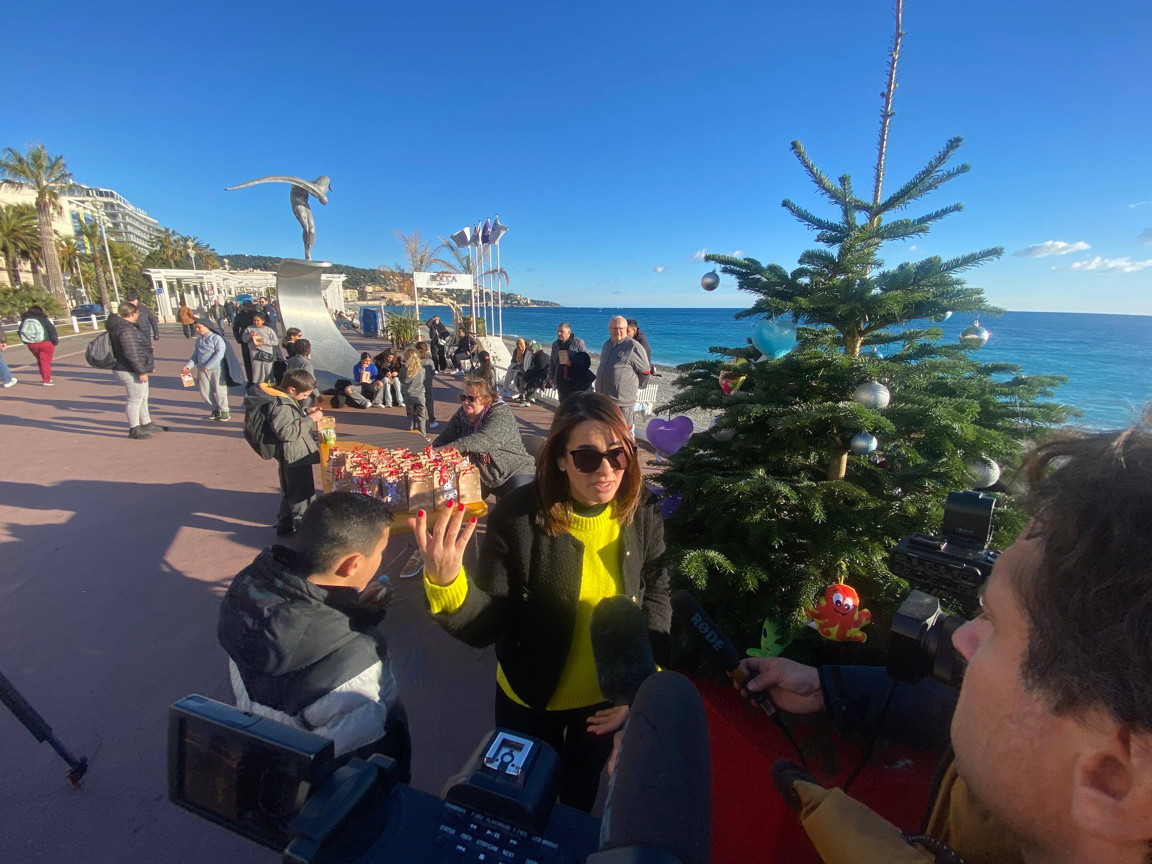 "On s'est déplacés pour éviter le ridicule": sur la Prom', la concurrence de deux sapins d'association des victimes du 14-Juillet