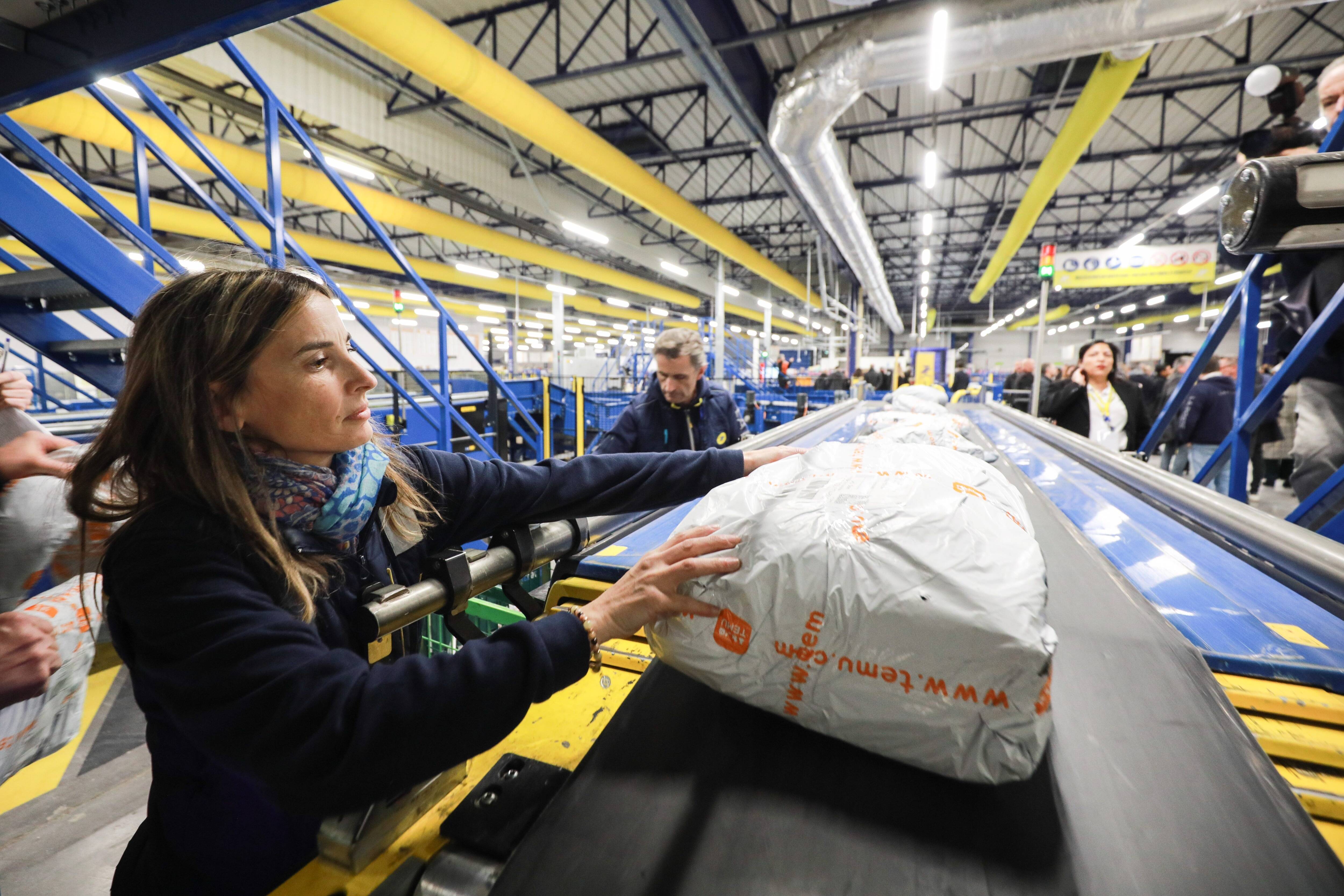 "Nous avons traité jusqu'à 17.500 colis en un jour": à La Seyne, découvrez cette nouvelle machine de La Poste