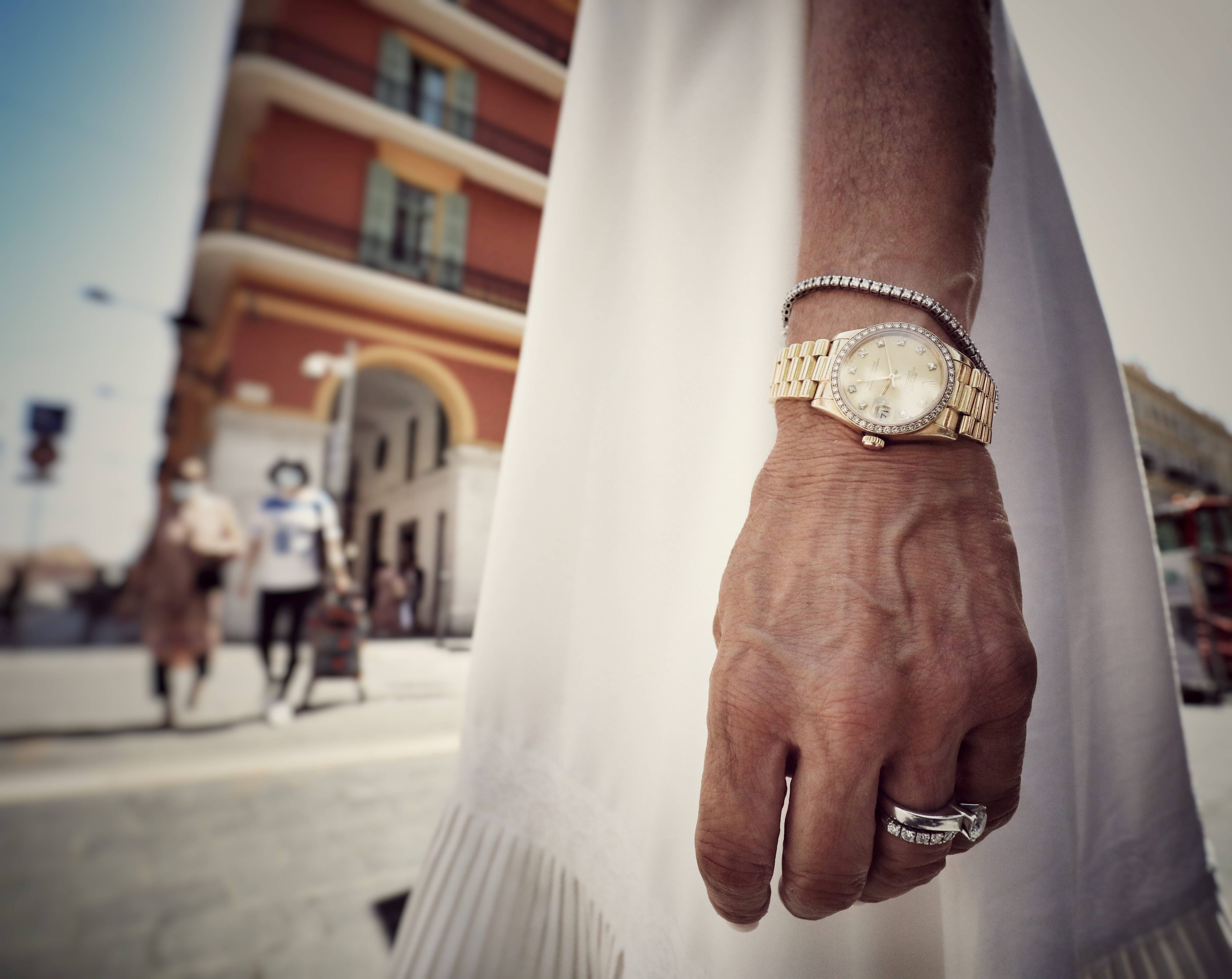 Un couple de voleurs de montres de luxe cumait la C te d Azur l