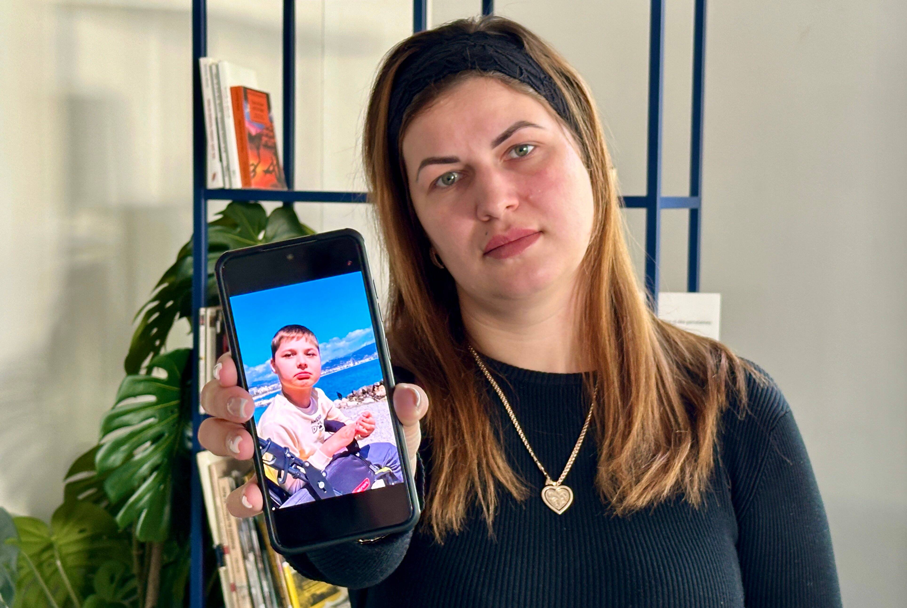 Après le décès de leur fils de 10 ans Damian dans un minibus adapté à Nice, ses parents portent plainte