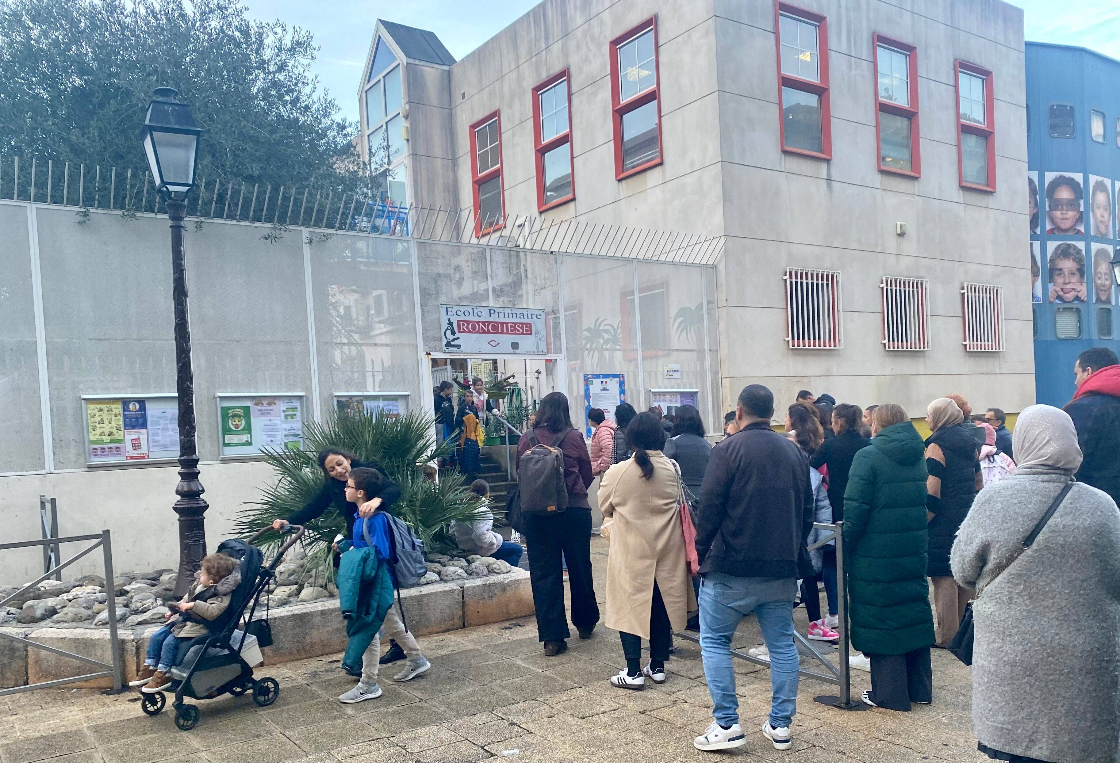 Cette école de Nice pourrait bientôt tester l'uniforme: les parents réagissent