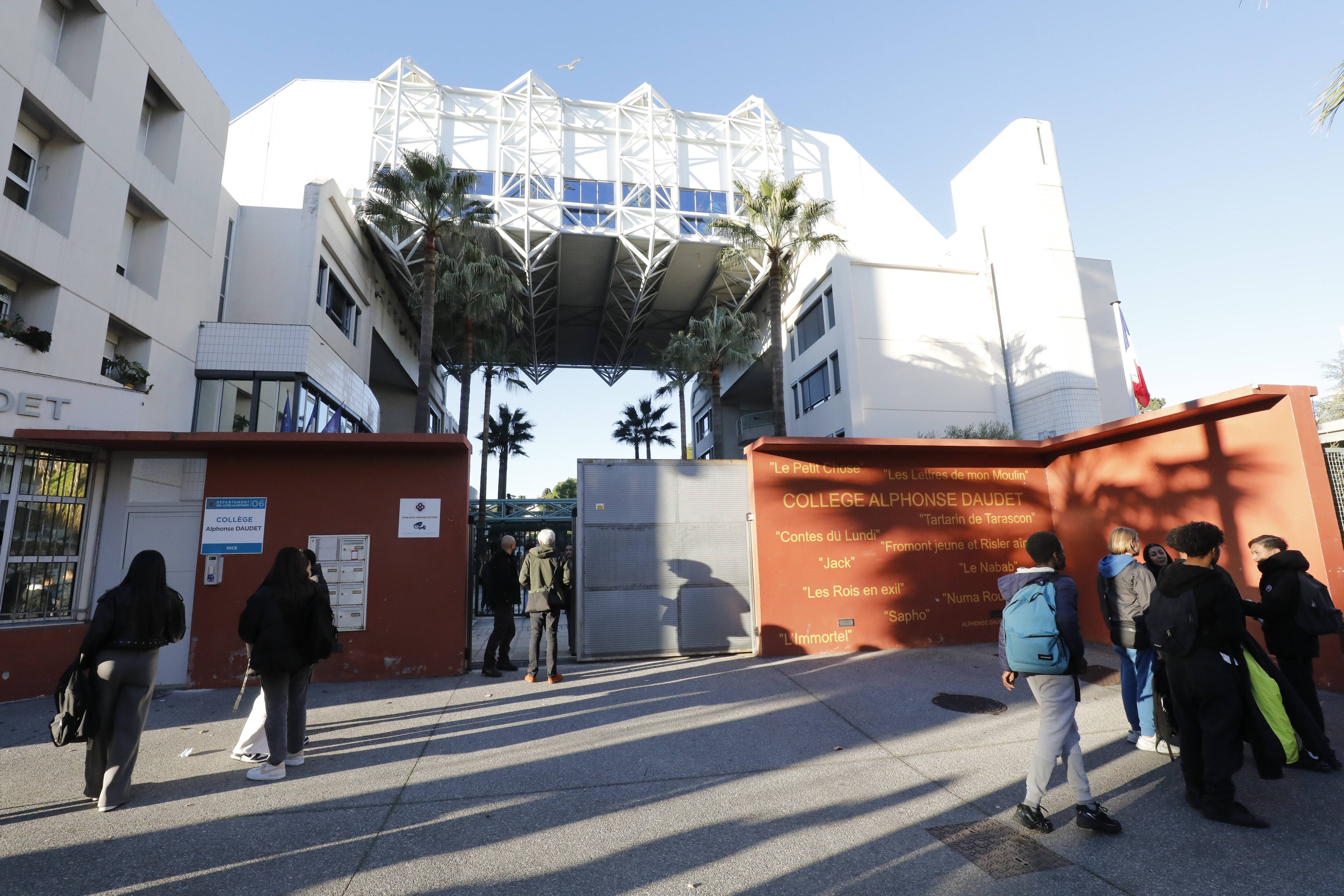 Quelles écoles? Quels collèges? Quelle tenue? Qui va payer? Ce qu'il faut savoir sur l'uniforme à l'école dans les Alpes-Maritimes