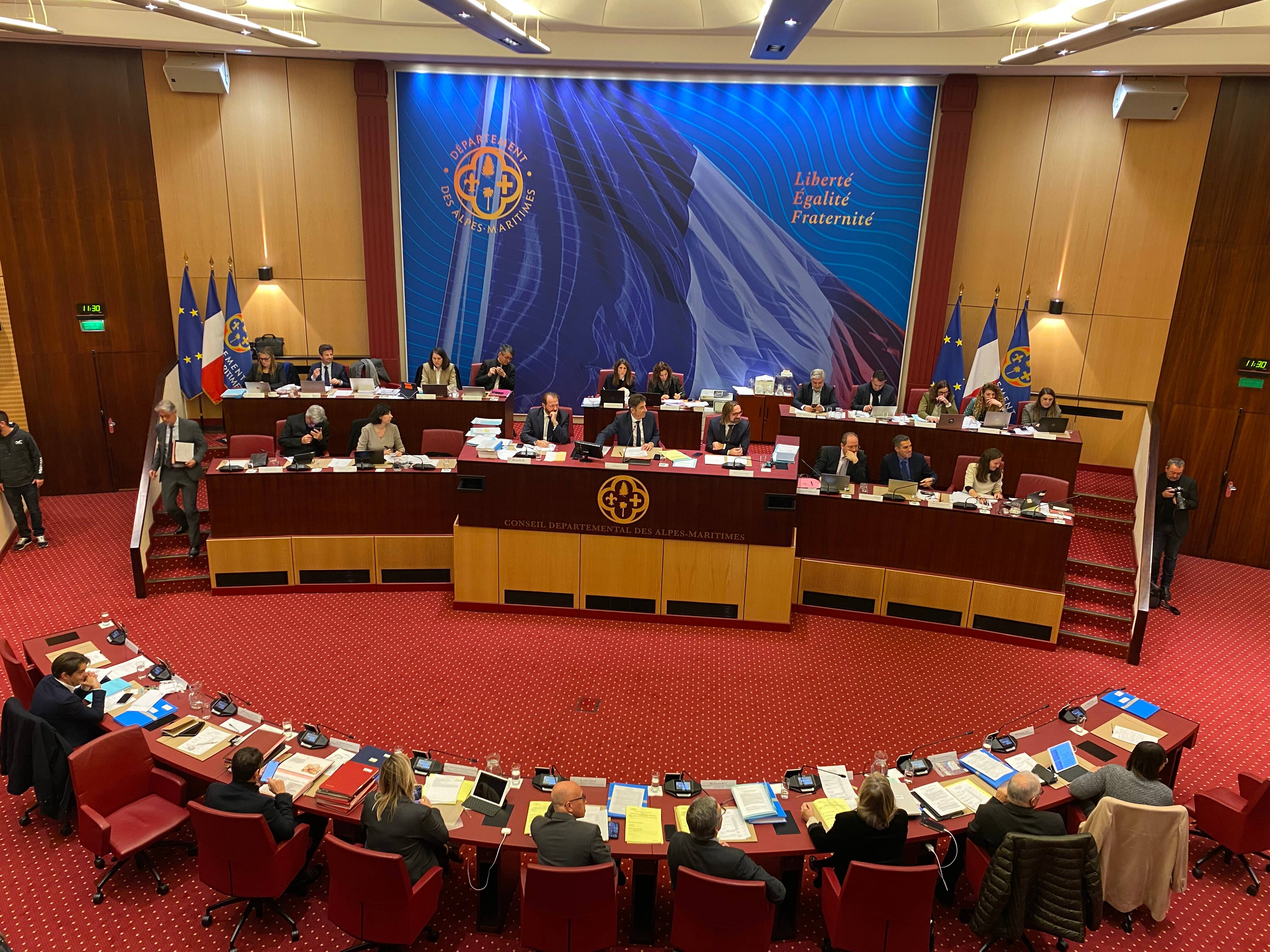 Entre baisse des recettes et coût des dépenses sociales, le budget du Département des Alpes-Maritimes plombé par la crise de l'immobilier