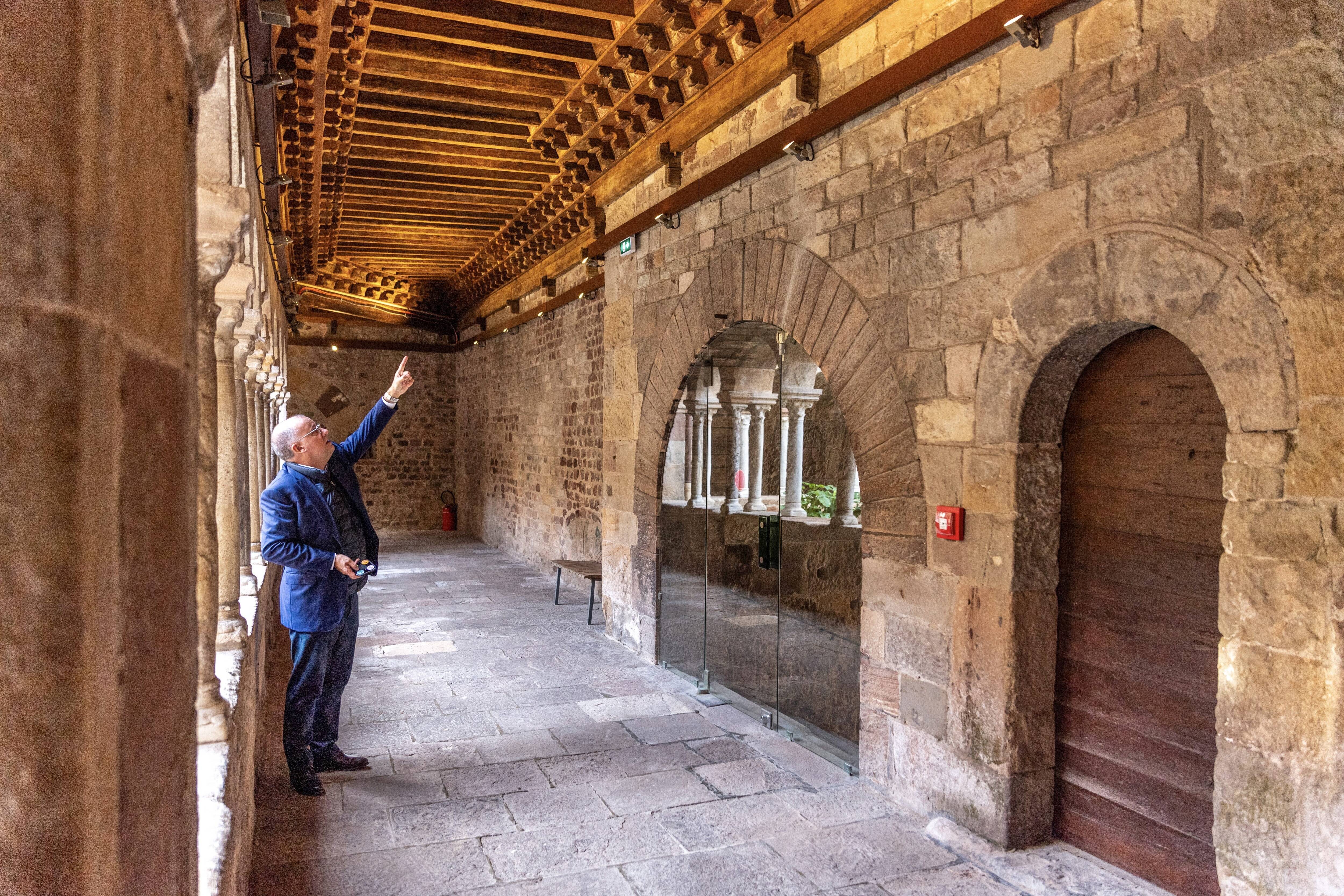 Au cloître de la cathédrale de Fréjus, pleins feux sur les plafonds peints du XIVe