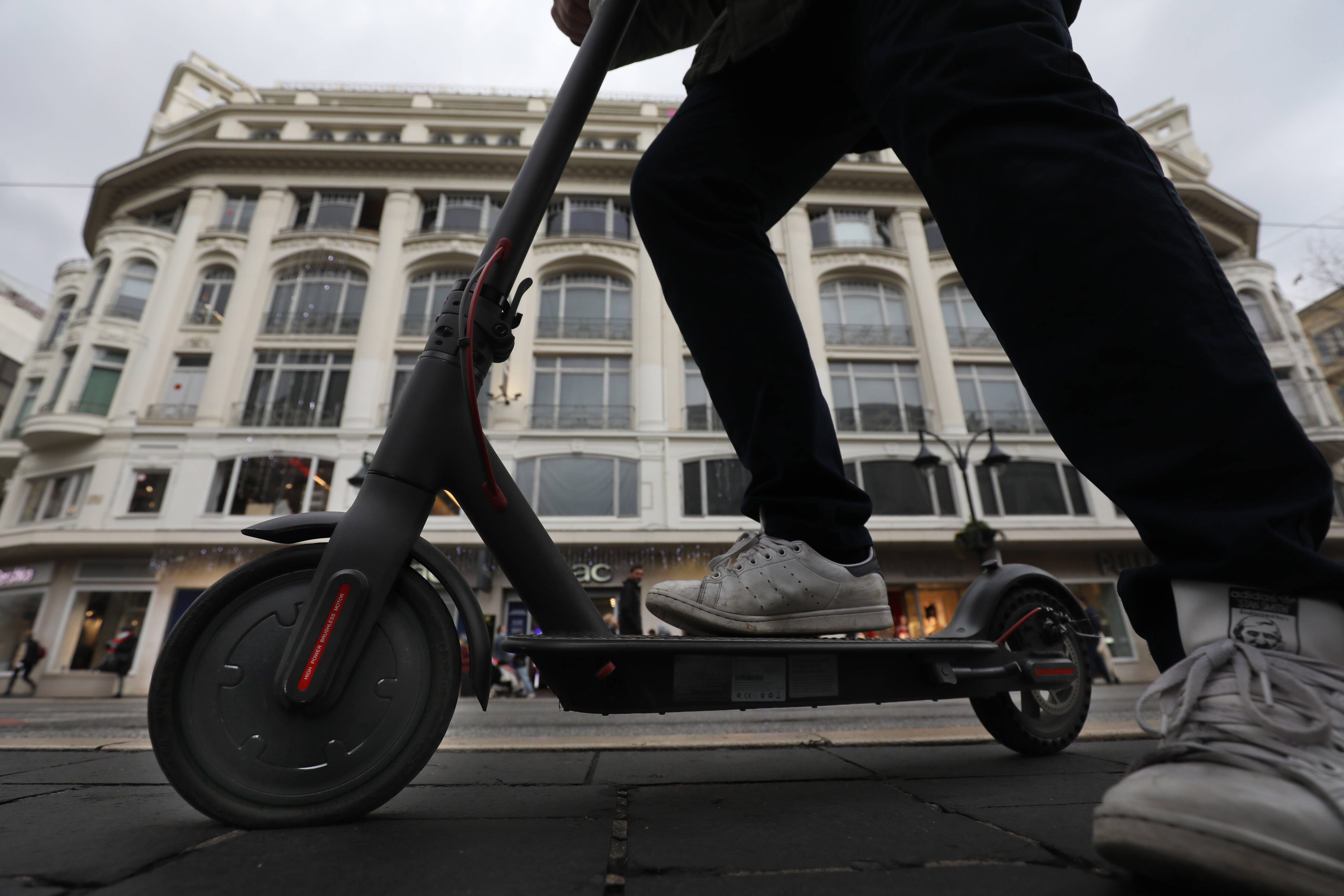 Alcool, vitesse, délit de fuite: un chauffard condamné à huit ans de prison pour avoir tué une femme à trottinette