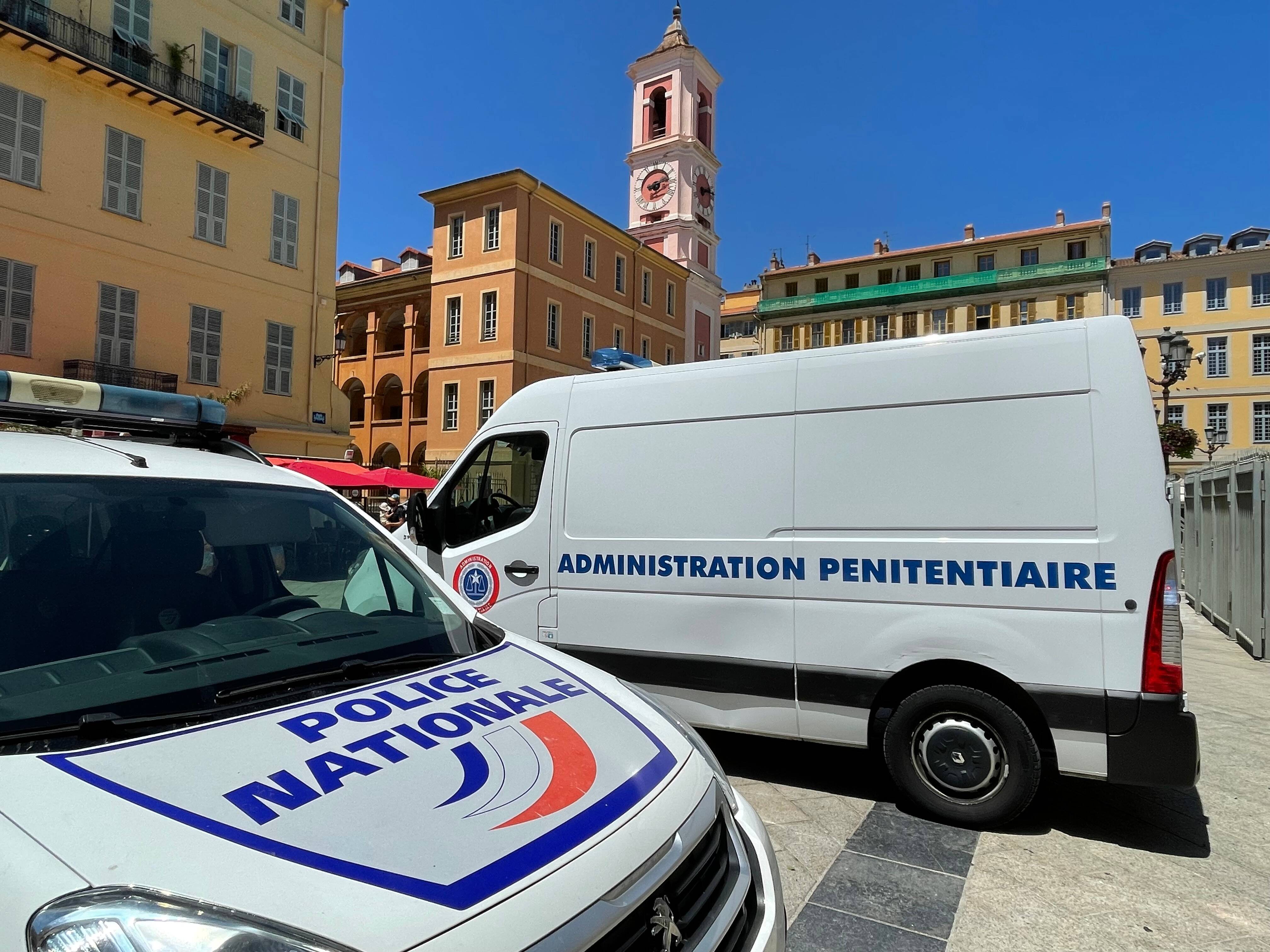 "Je suis en tort, mais je l'aime": un fils en prison pour avoir bousculé et menacé de mort sa propre mère