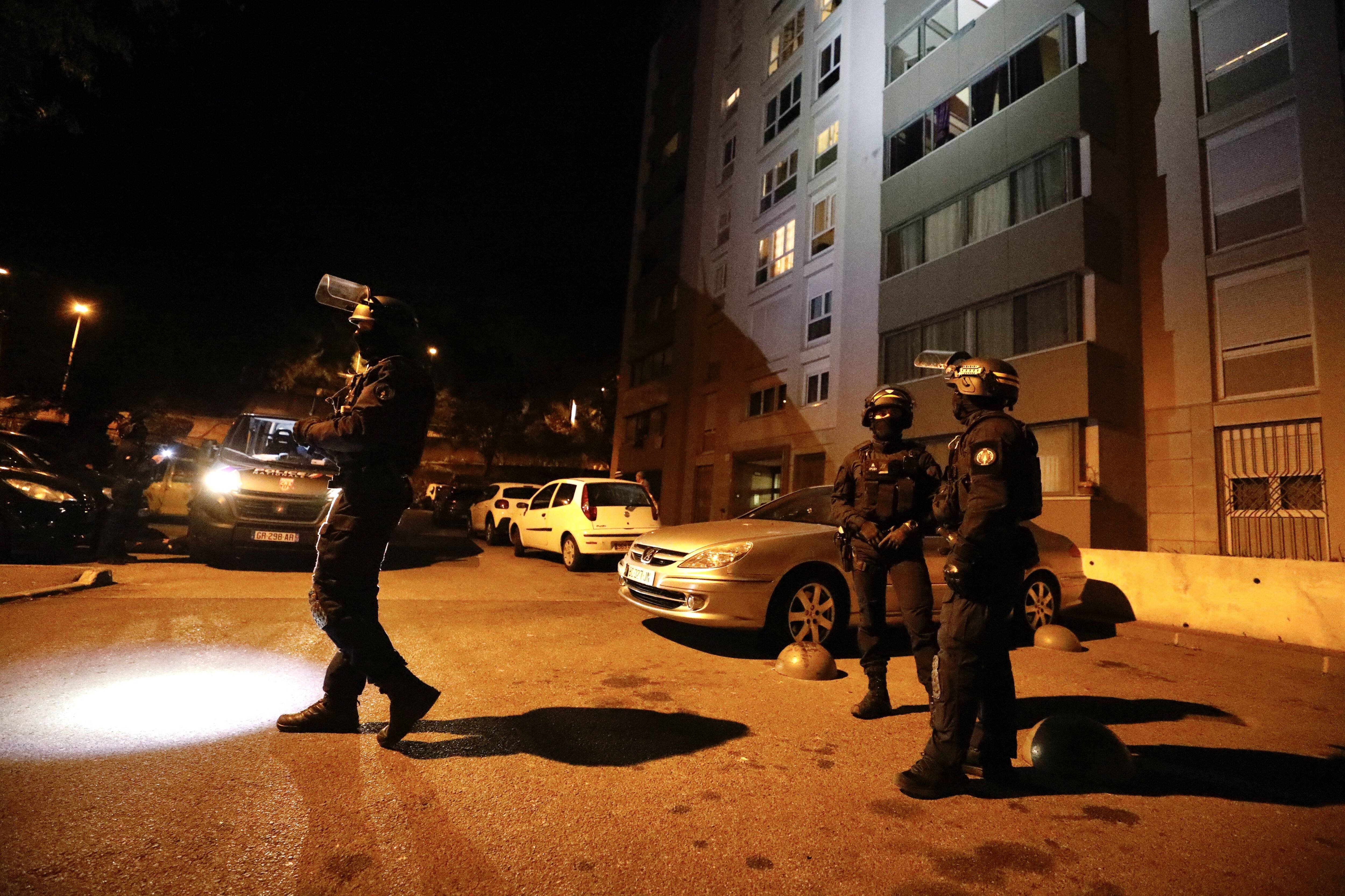 Police visée par des tirs de mortiers à Vallauris: 30 CRS en renfort pour sécuriser le quartier de la Zaïne ce mardi soir