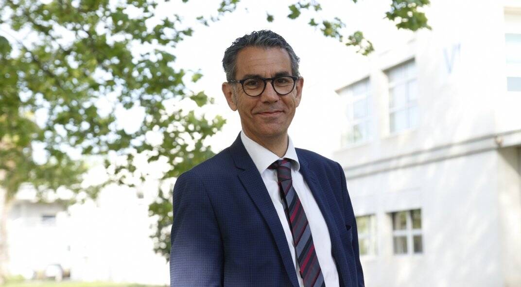 Que risquent ces élus qui ne veulent pas appliquer la loi immigration? Décryptage avec un professeur de Droit à l'université de Toulon