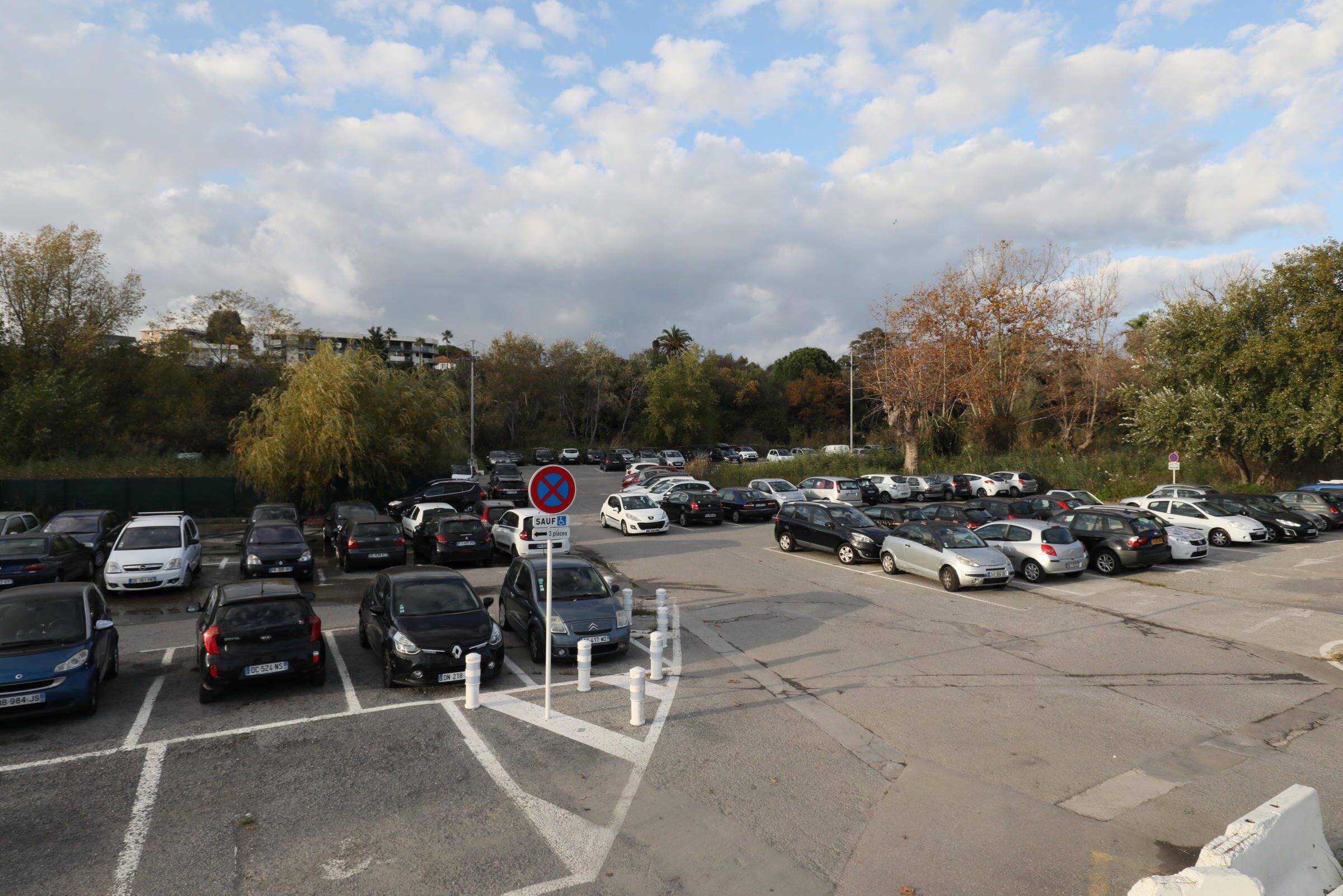 Les parkings gratuits en illimité, c'est fini à partir du 1er janvier 2024 dans cette grande ville de la Côte d'Azur