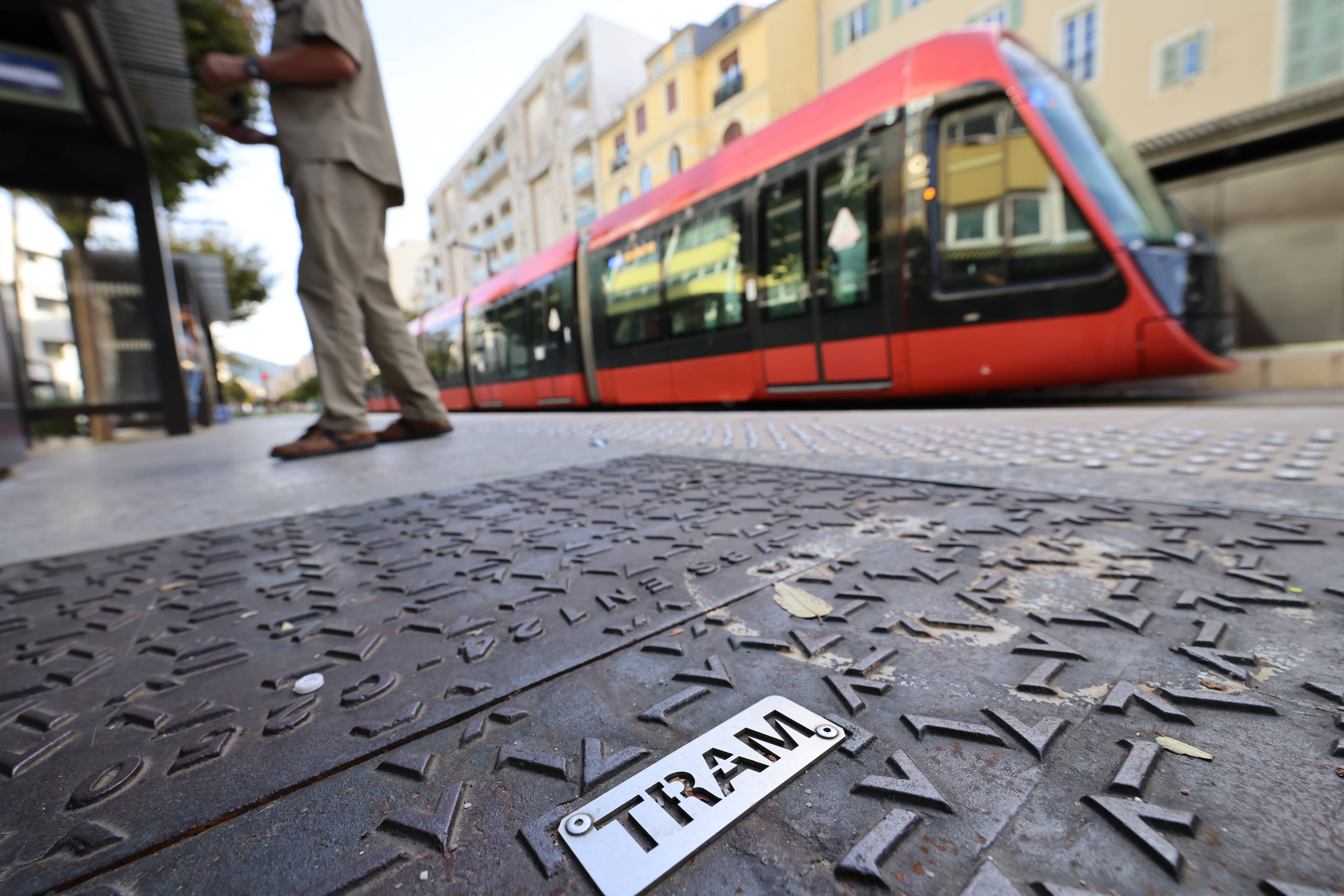 À Nice, de nouvelles voix pour les annonces sur les lignes du tram à l'occasion des fêtes