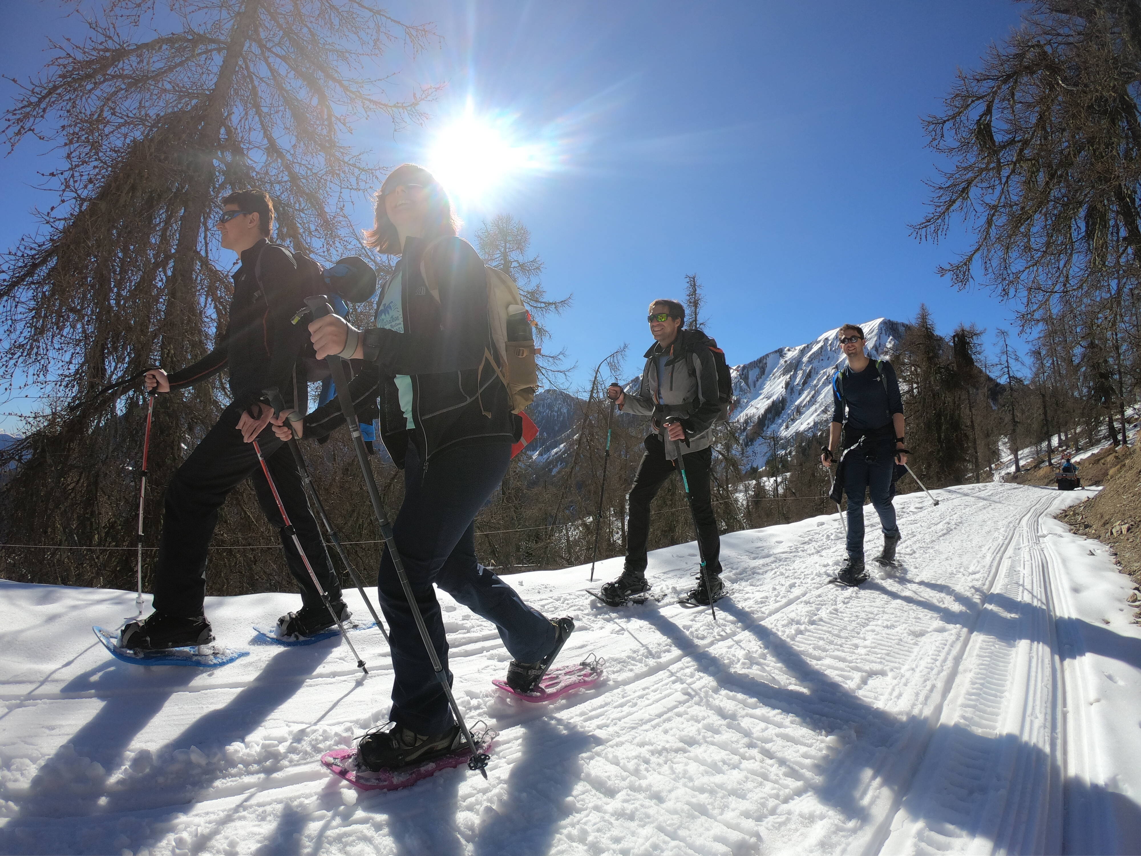 À Valberg, La Colmiane, Roubion et Gréolières-les-Neiges, "ski détente" et activités "quatre saisons" comme alternatives face au manque de neige